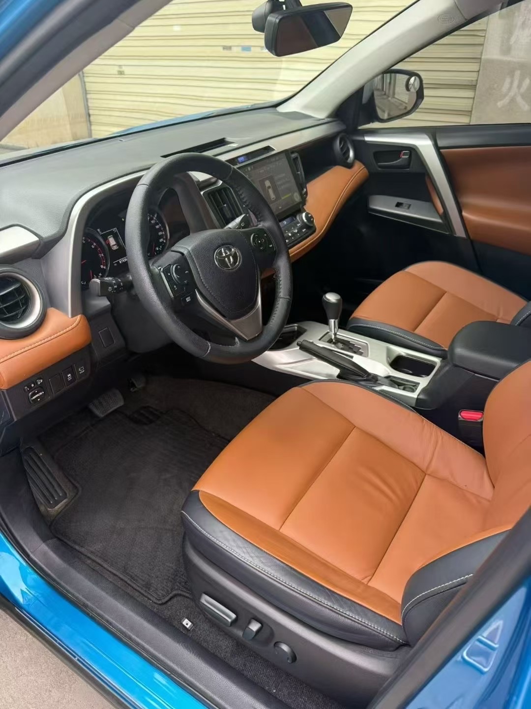 RAV4 2016 car image #7