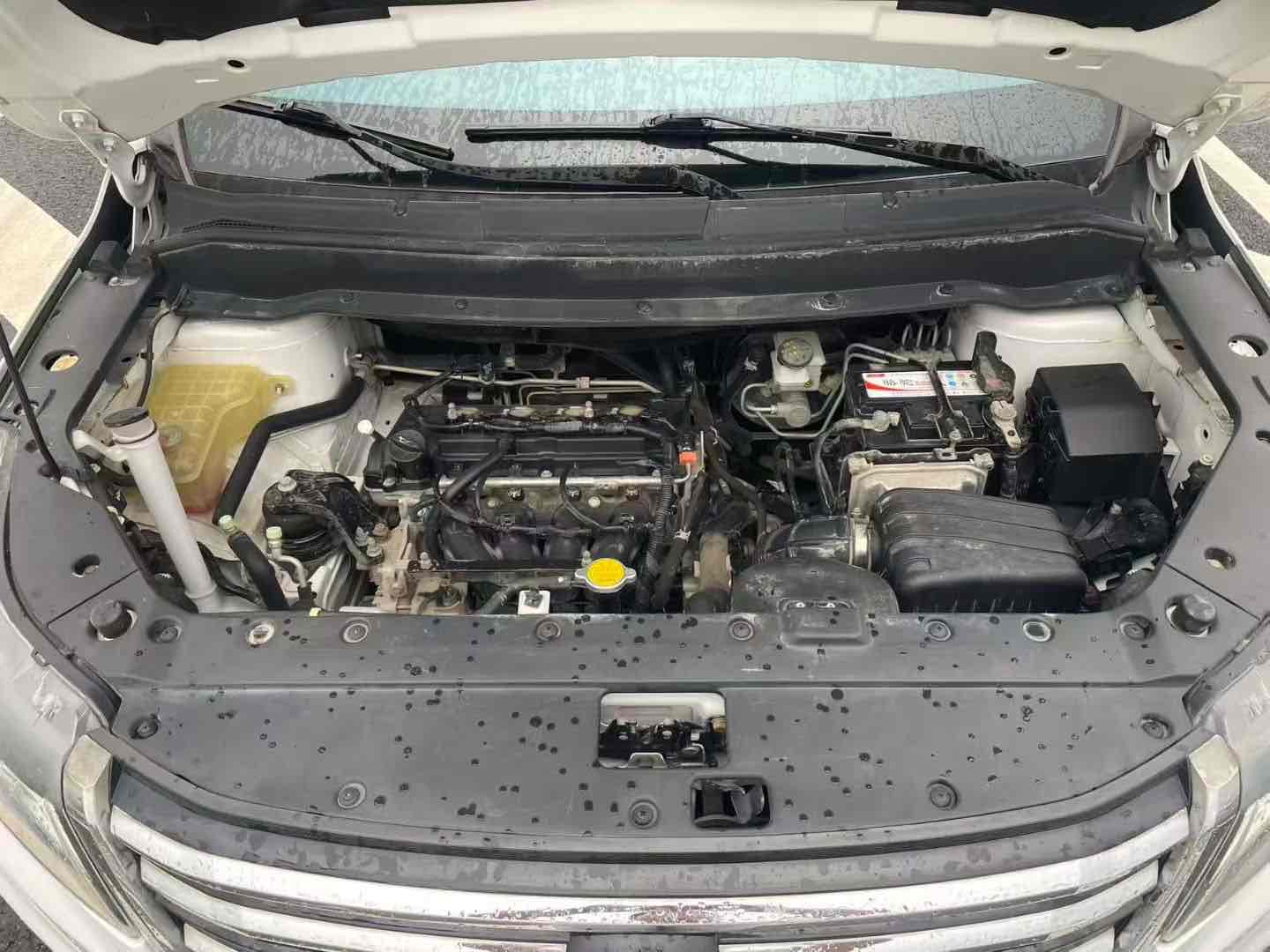 Forthing SX6 2016 #7 Forthing SX6 2016 car image #7