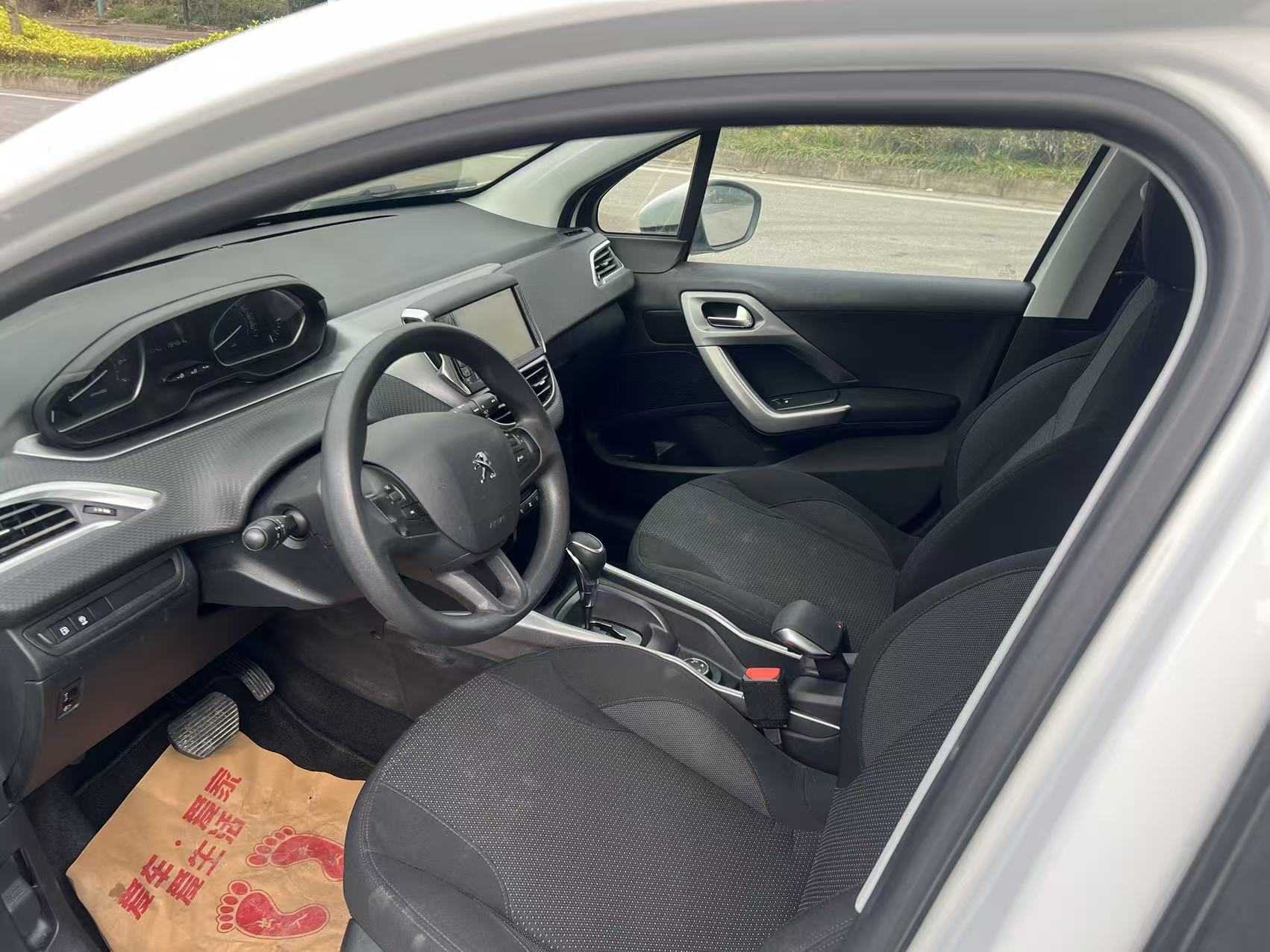 Peugeot 2008 2016 car image #7