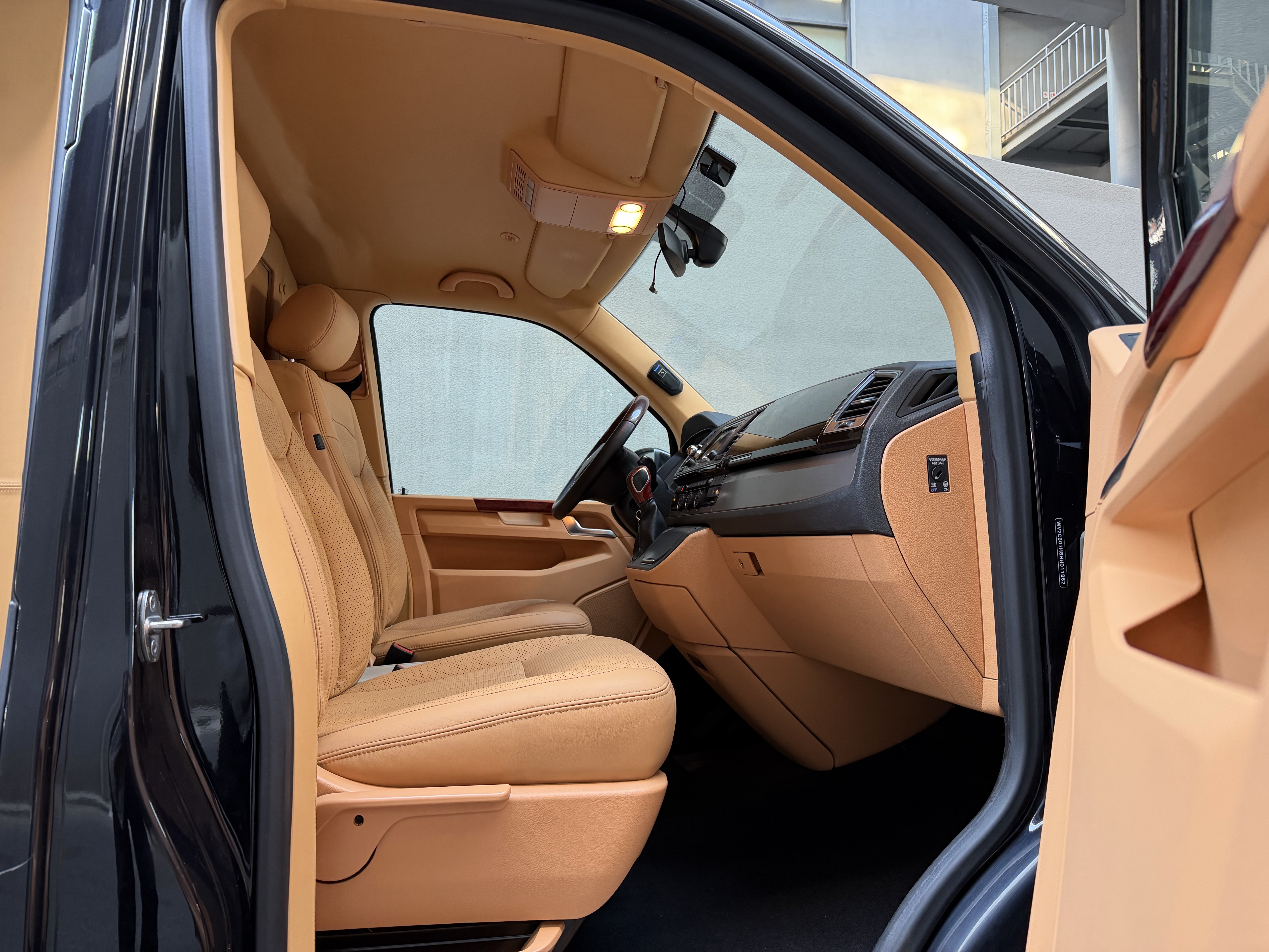 Volkswagen Caravelle 2016 car image #7