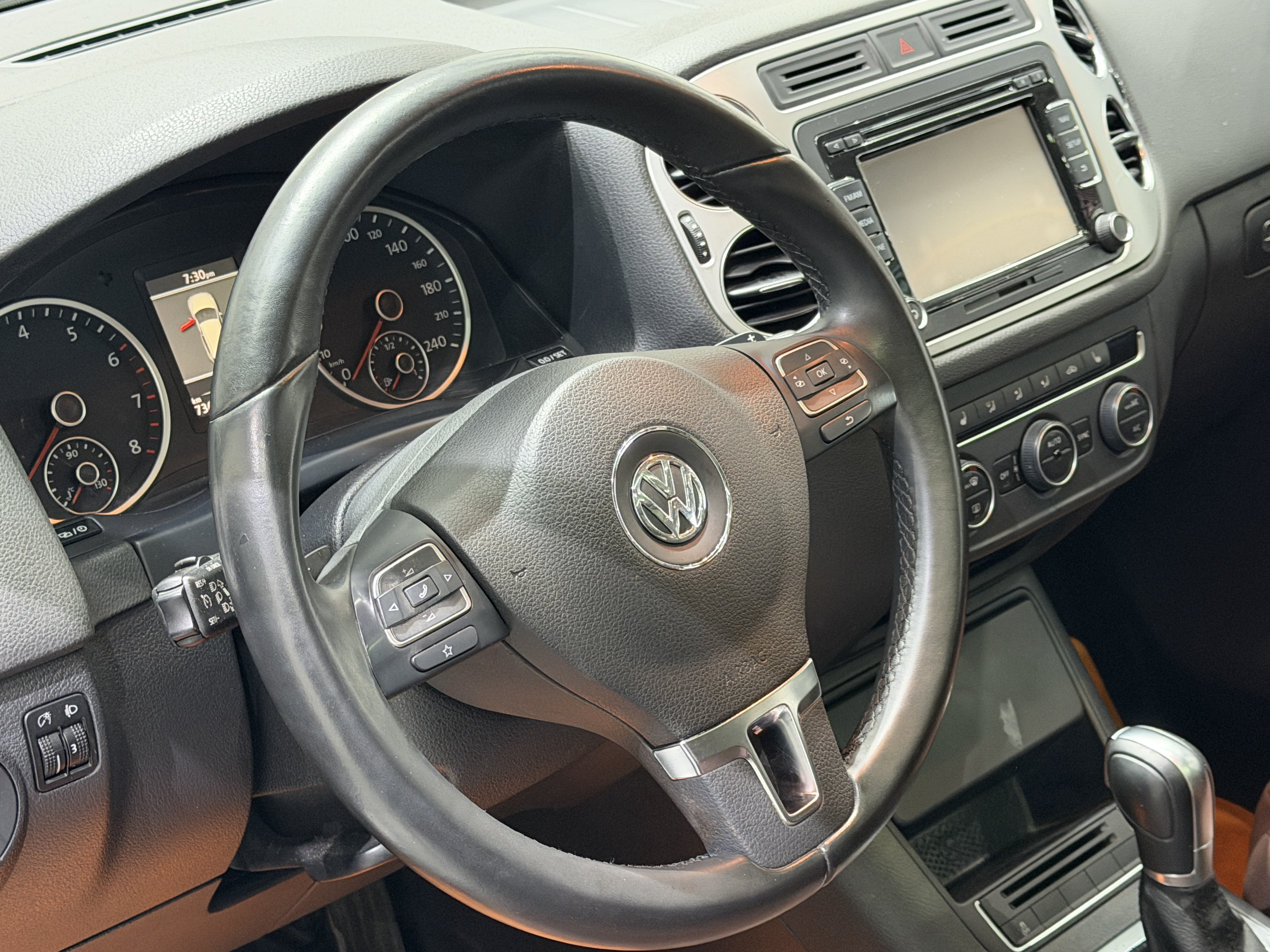 Volkswagen Tiguan 2014 car image #7