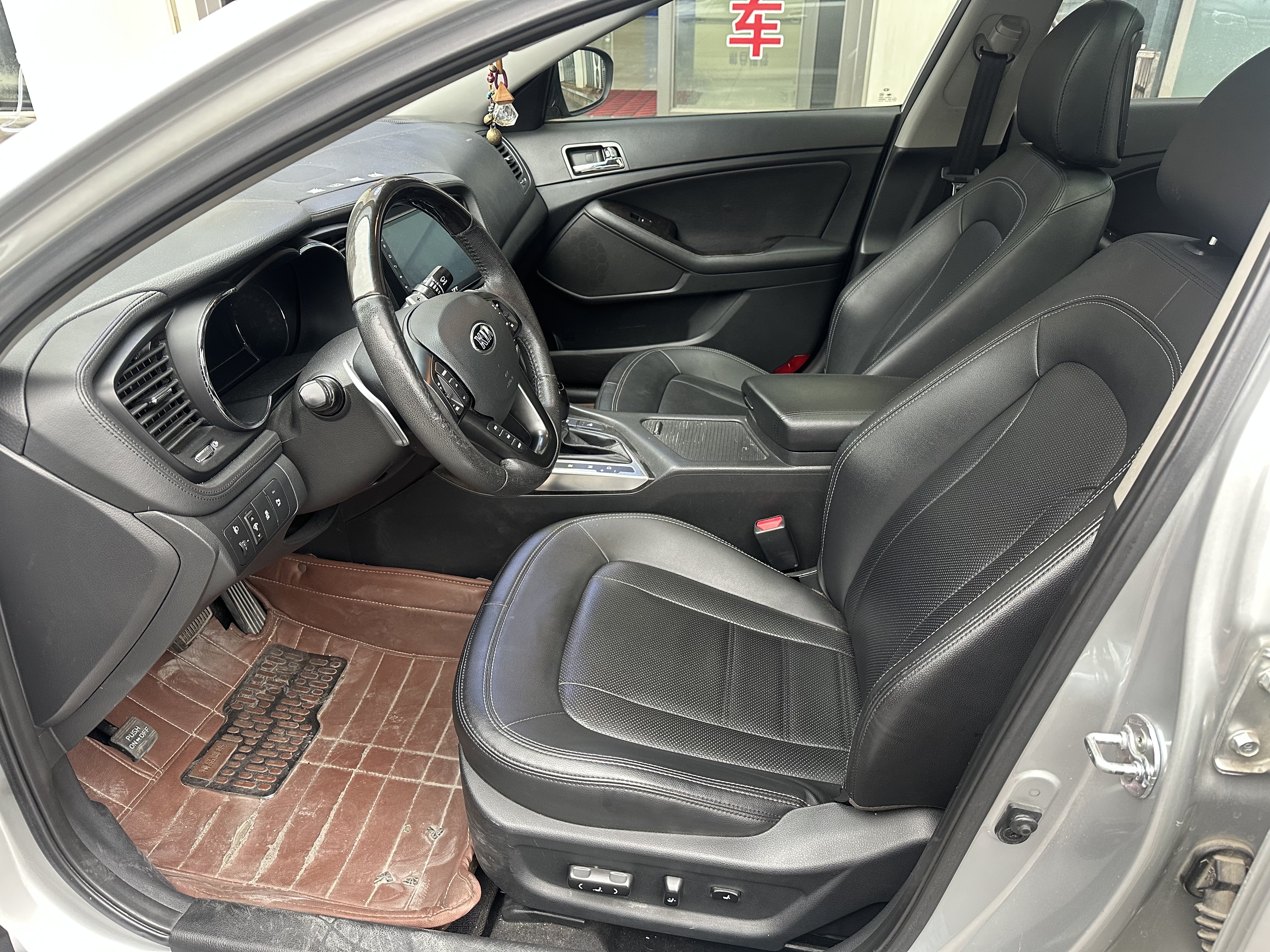 Kia K5 2012 car image #7