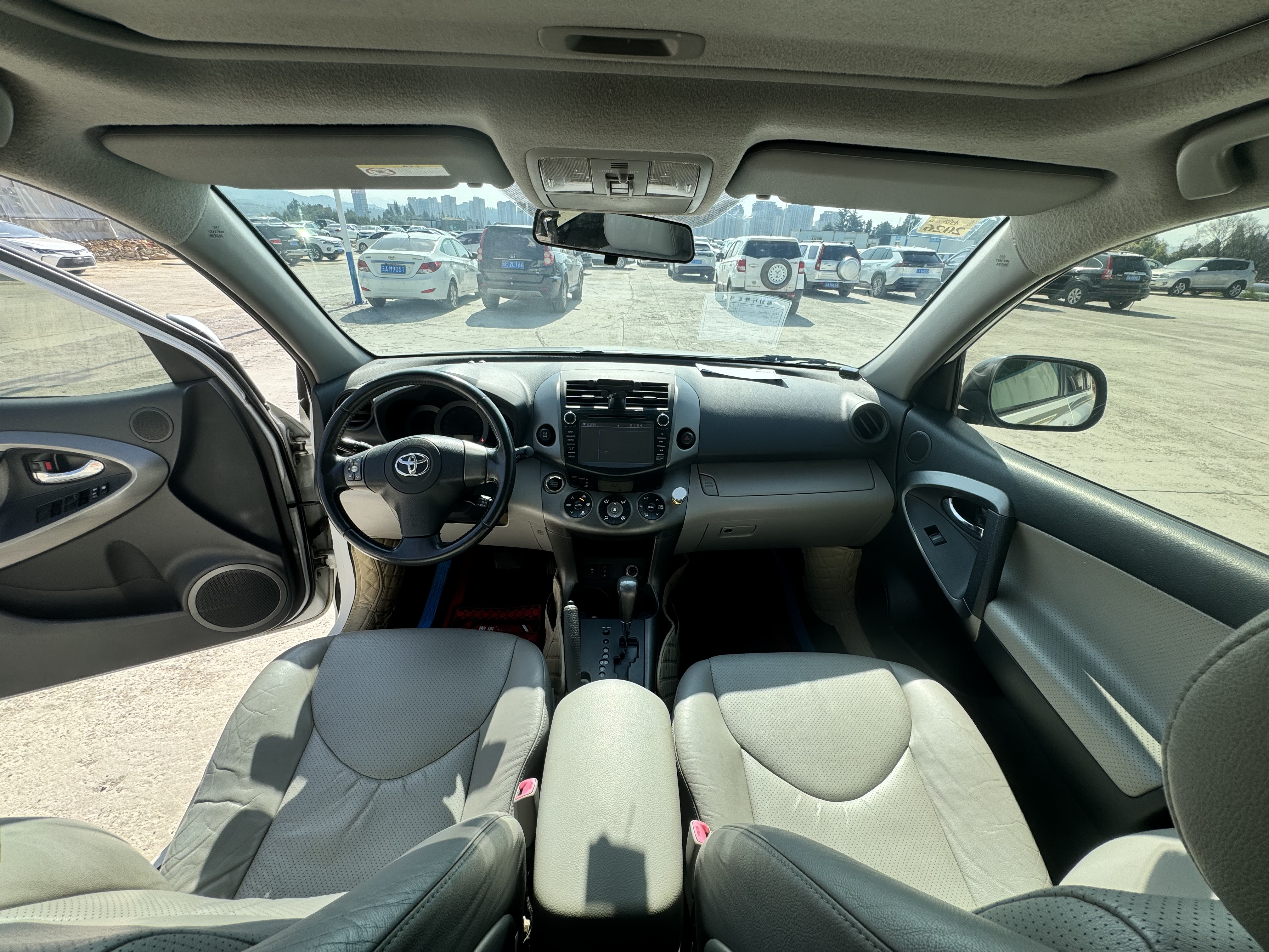 Toyota RAV4 2010 car image #7