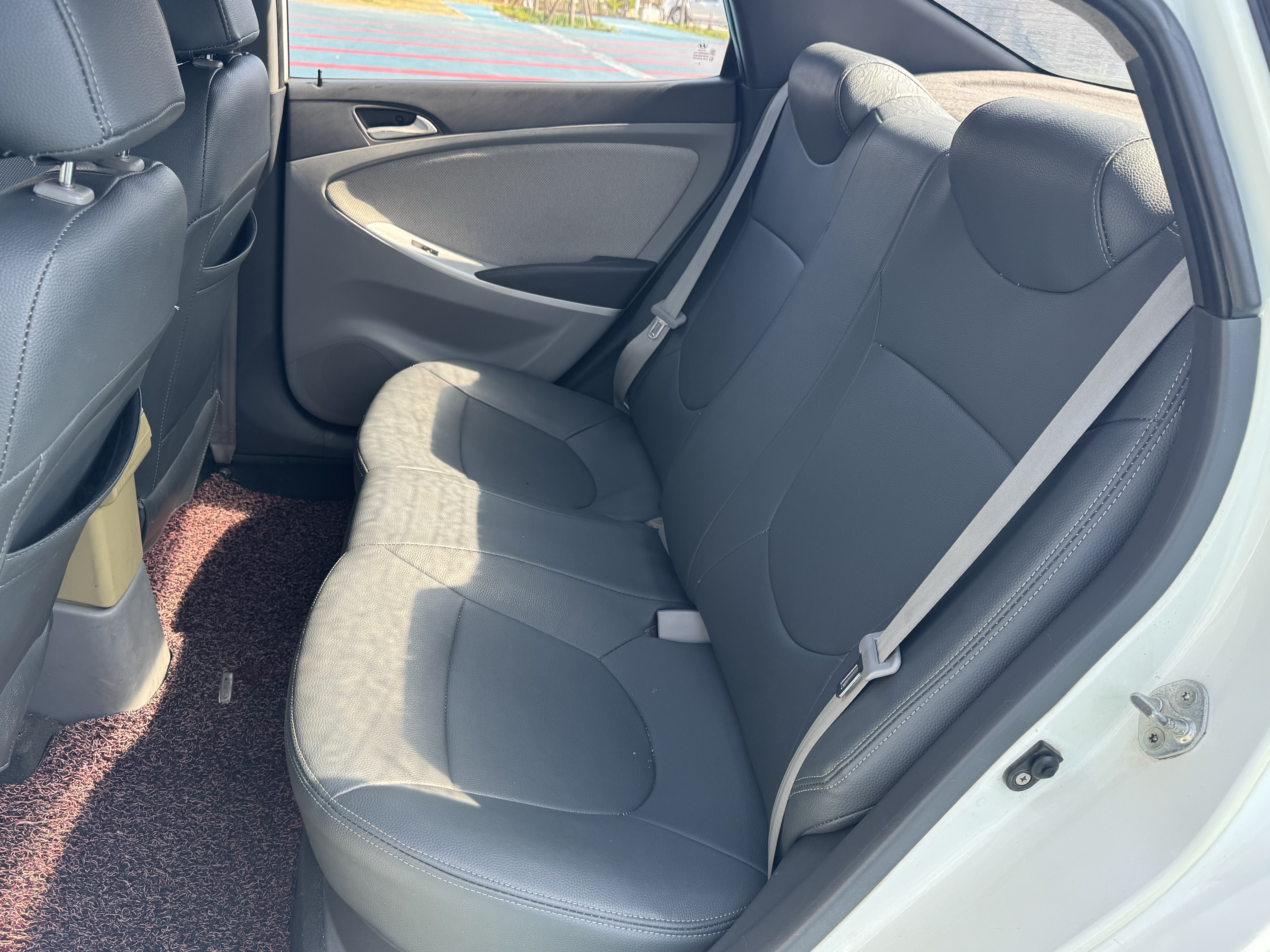 Hyundai Reina 2012 car image #7