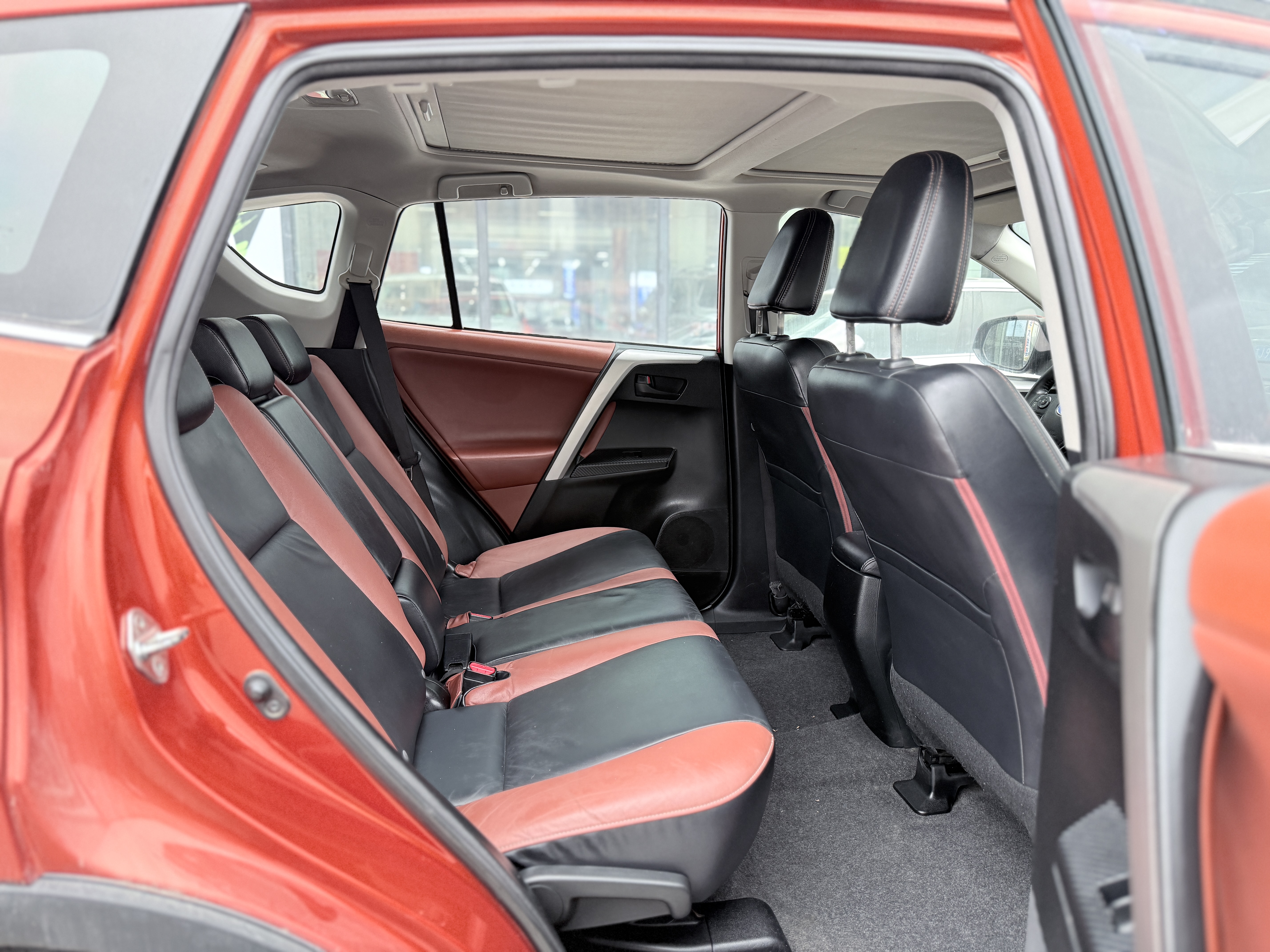 Toyota RAV4 2014 изображение автомобиля #7