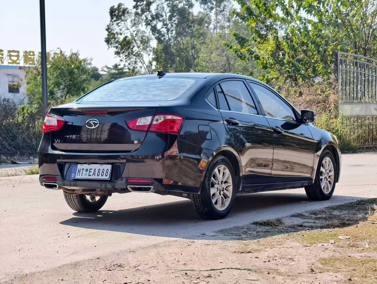 Soueast V5 Lingzhi 2013 car image #7