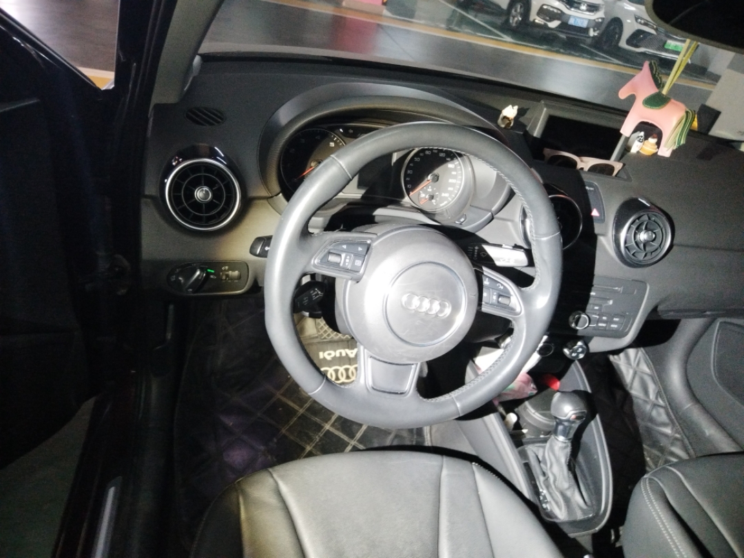 Audi A1 2015 car image #7