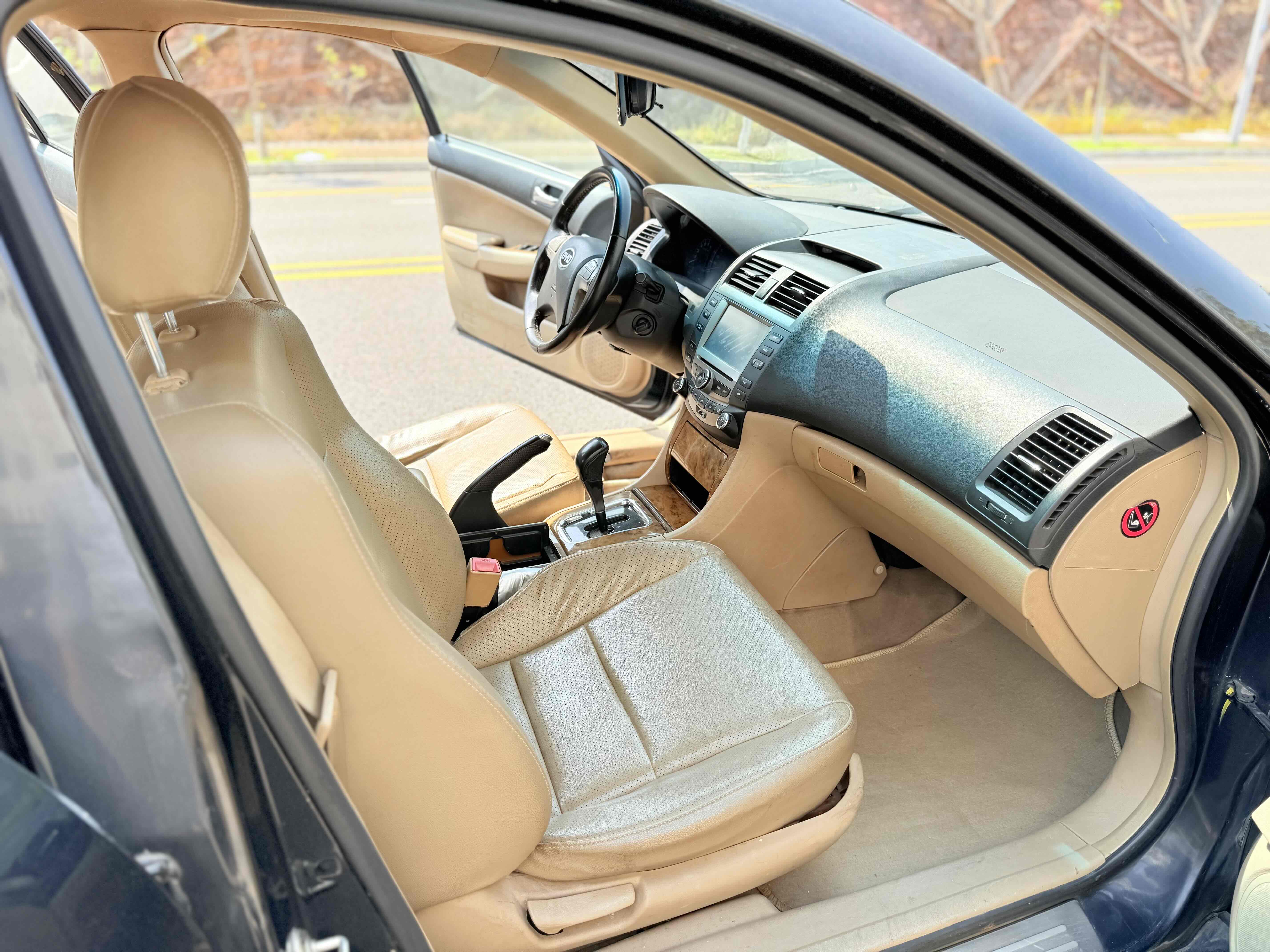 BYD F6 2010 car image #7