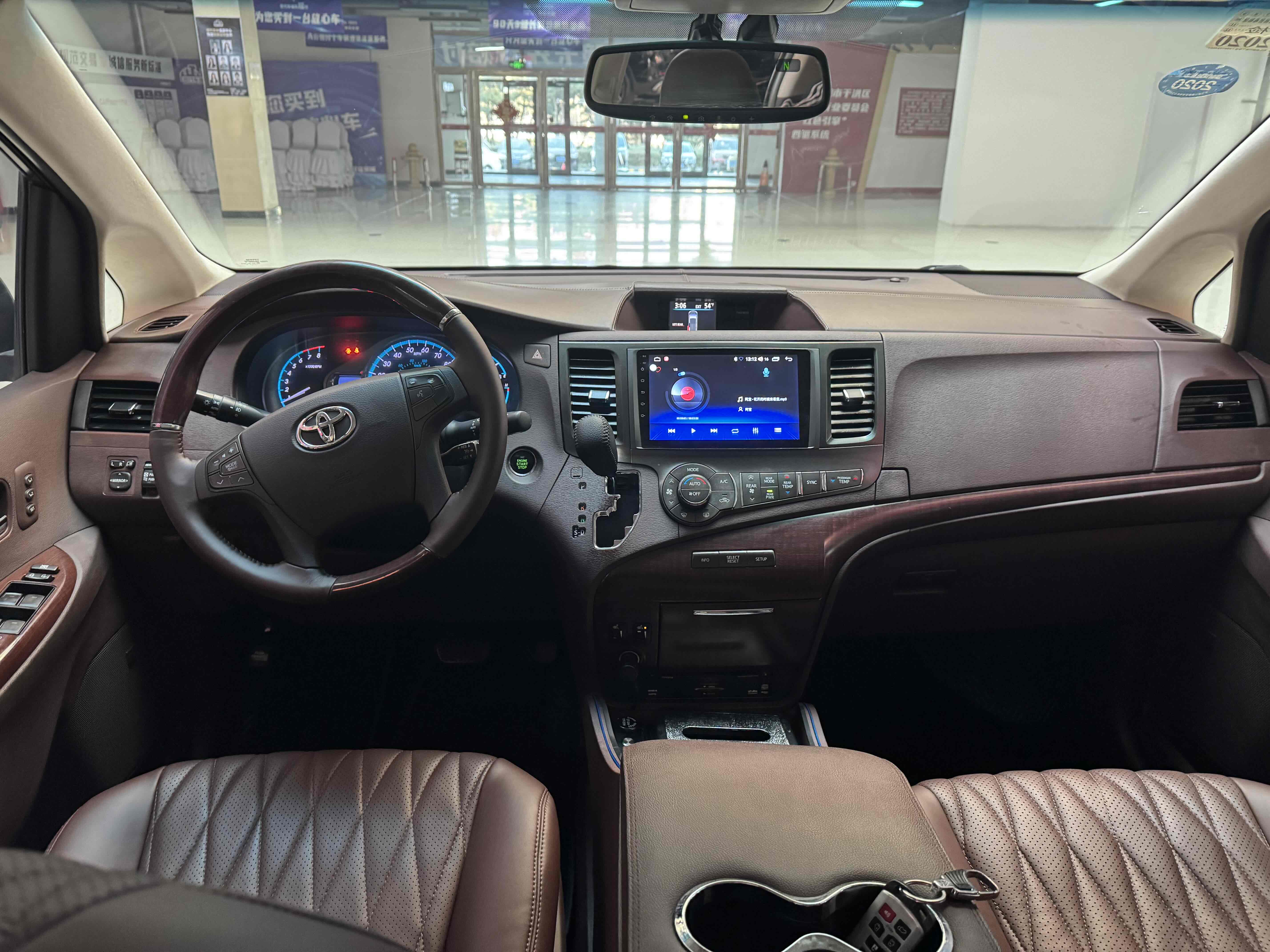 Toyota SIENNA 2011 car image #7