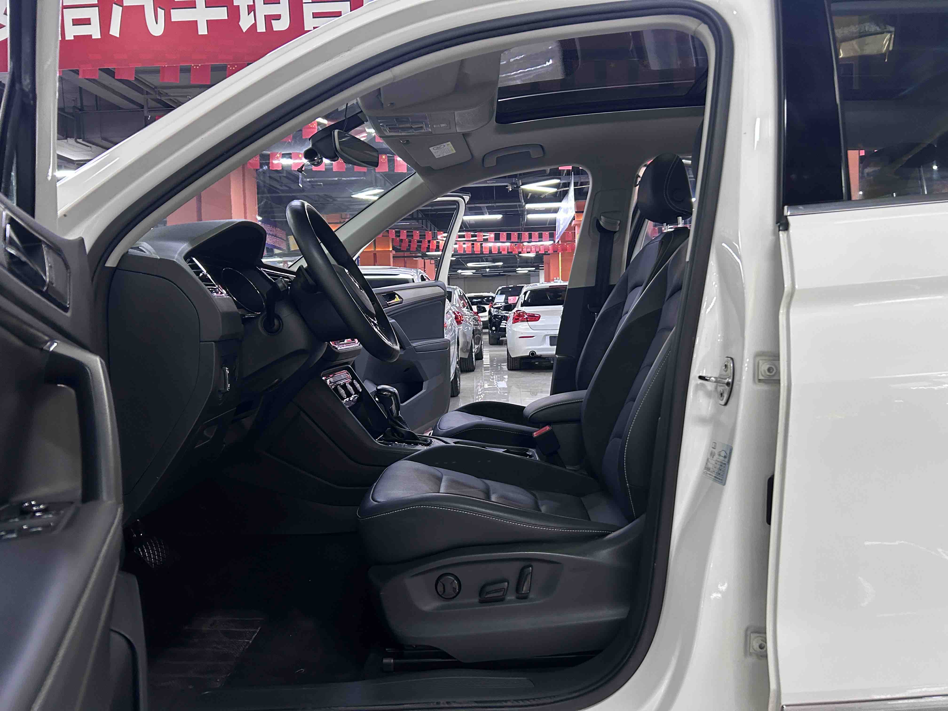 Volkswagen Tiguan L 2017 car image #7