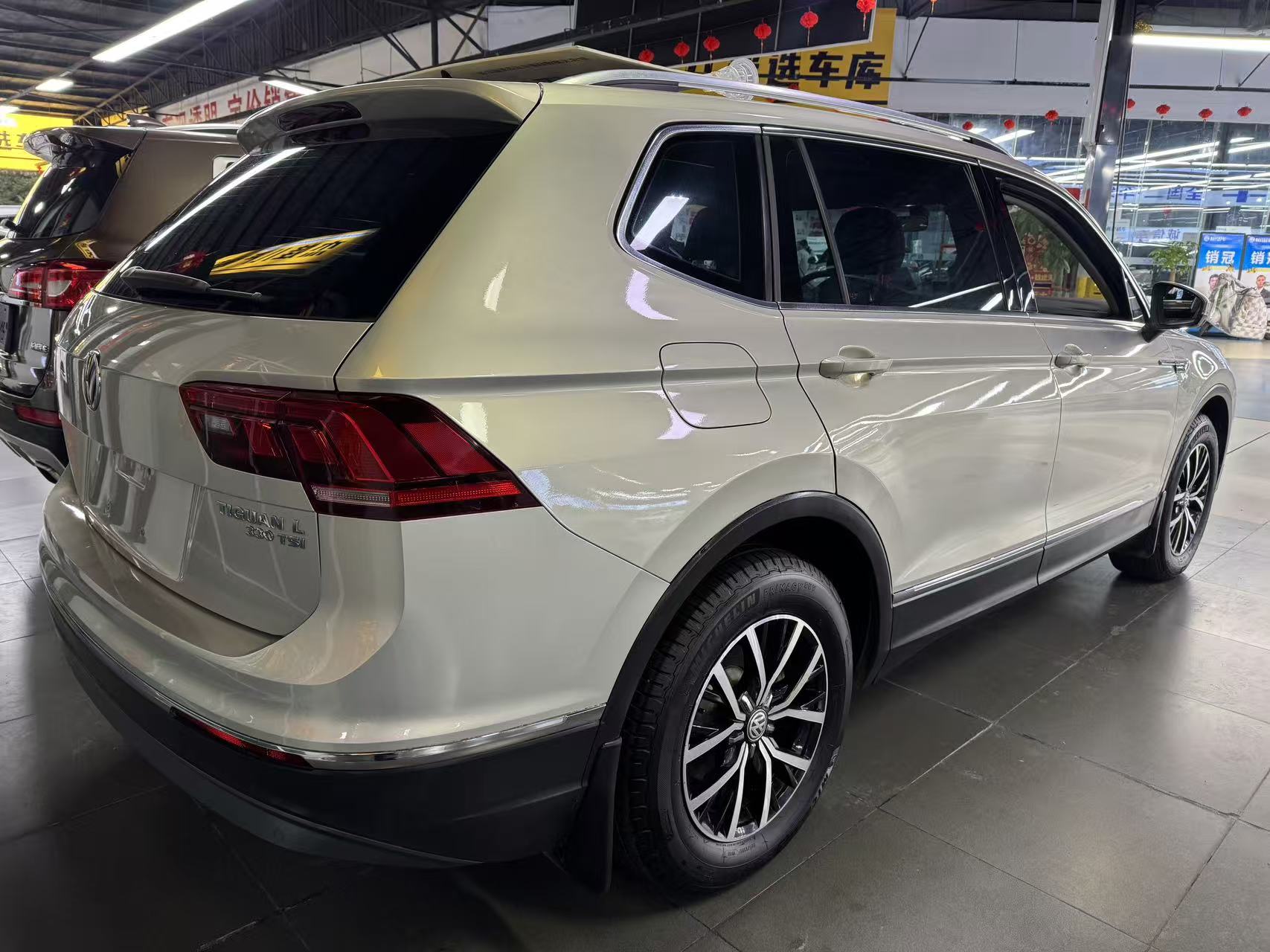 Volkswagen Tiguan L 2018 #7 Volkswagen Tiguan L 2018 car image #7