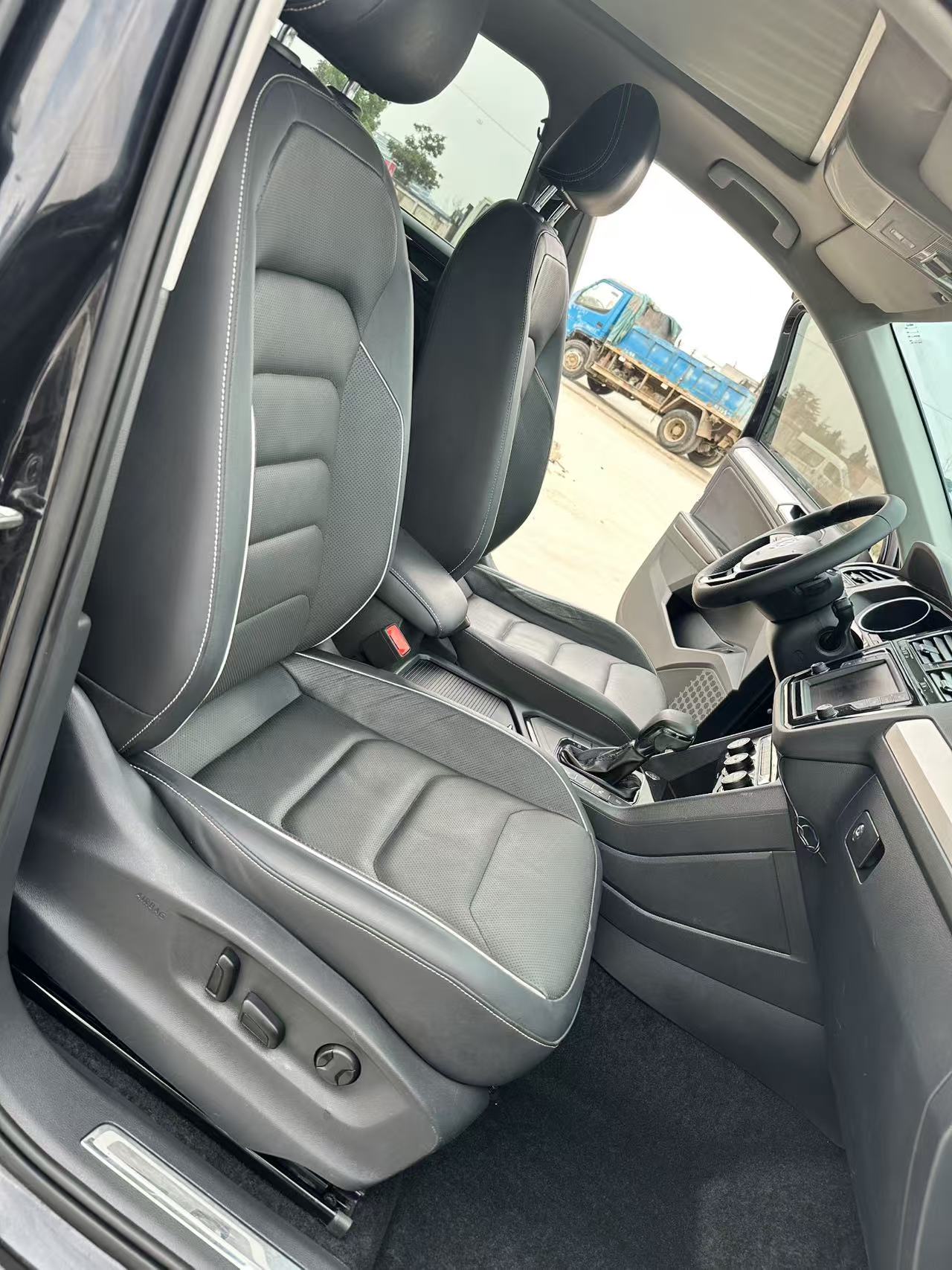 Volkswagen Tiguan L 2017 #7 Volkswagen Tiguan L 2017 car image #7