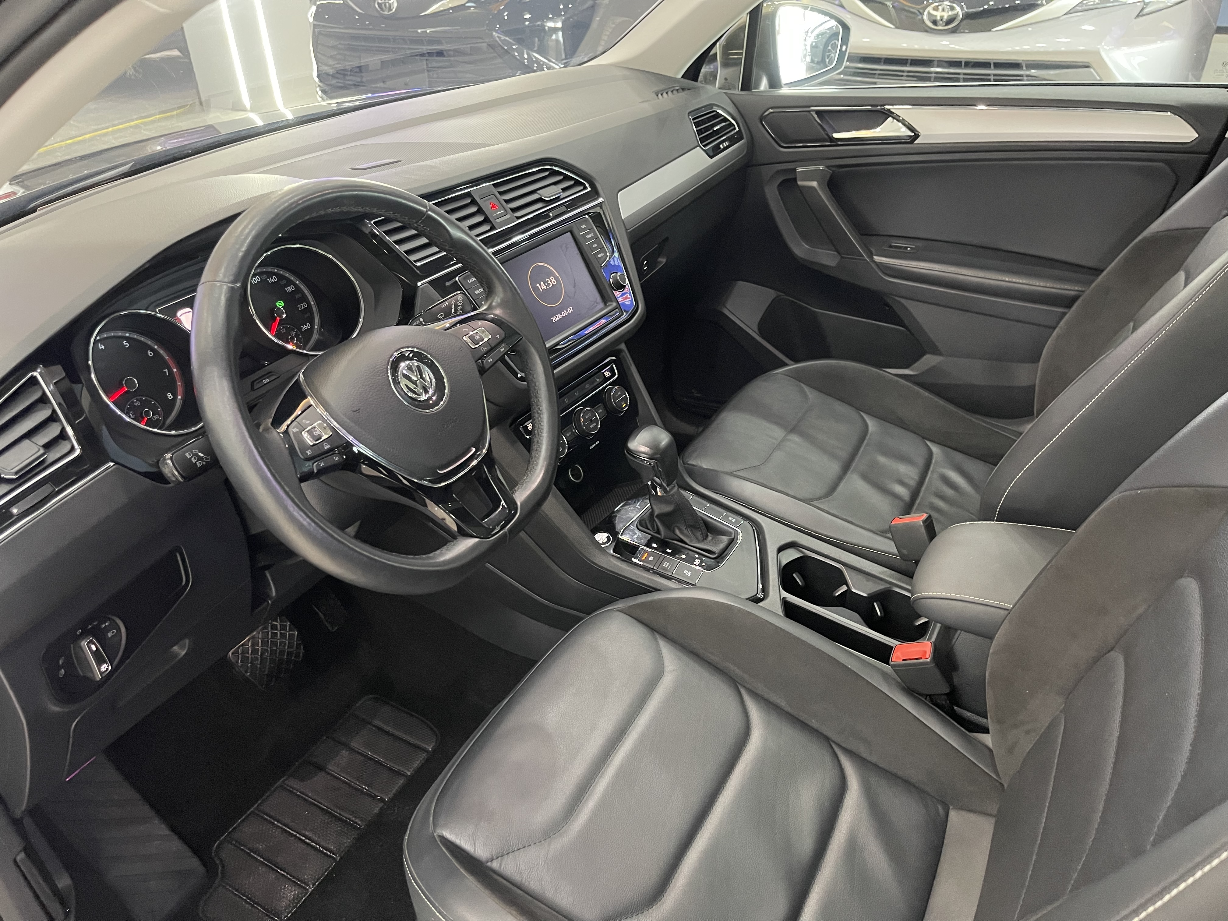 Volkswagen Tiguan L 2017 car image #7