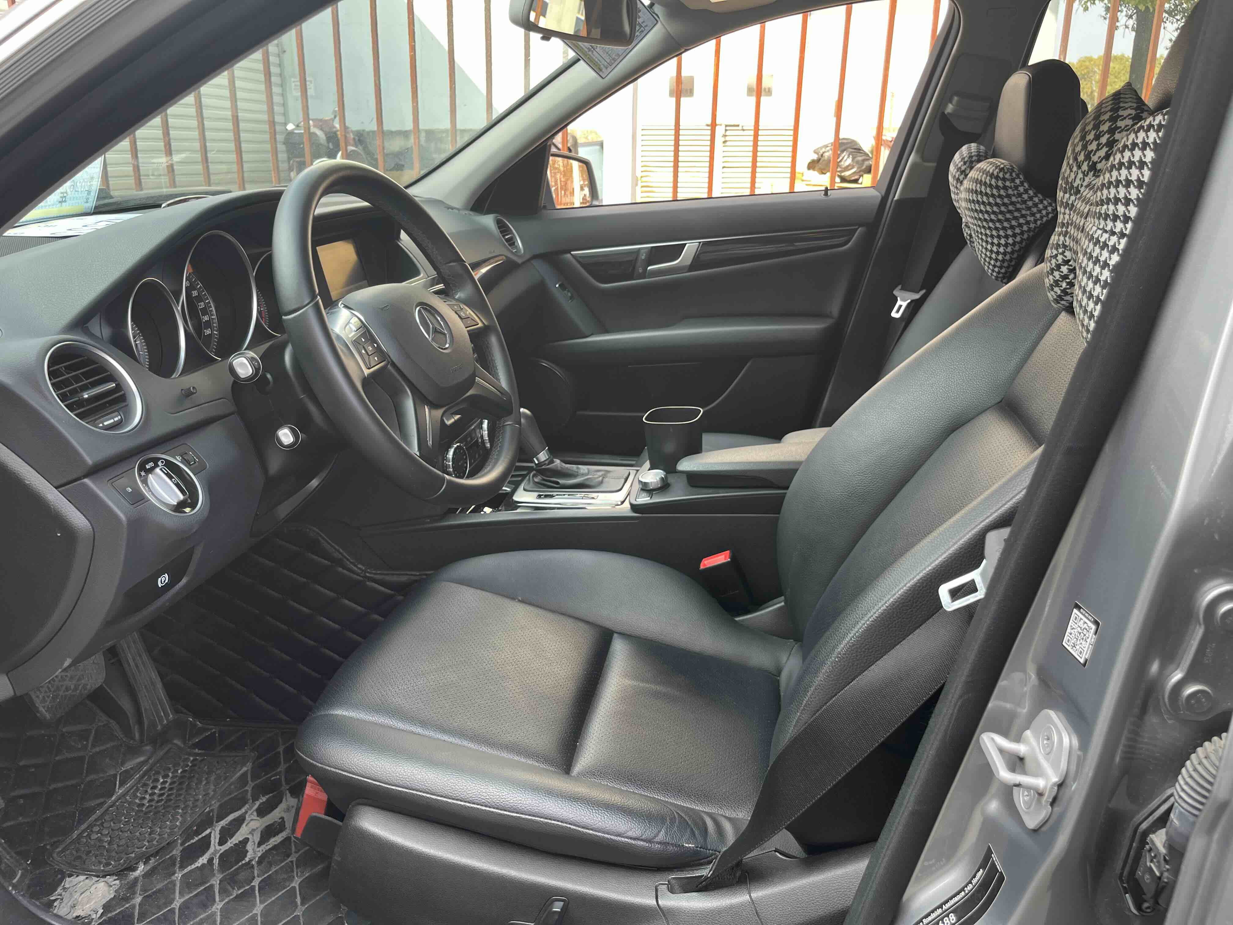 Mercedes-Benz C Class 2014 car image #7