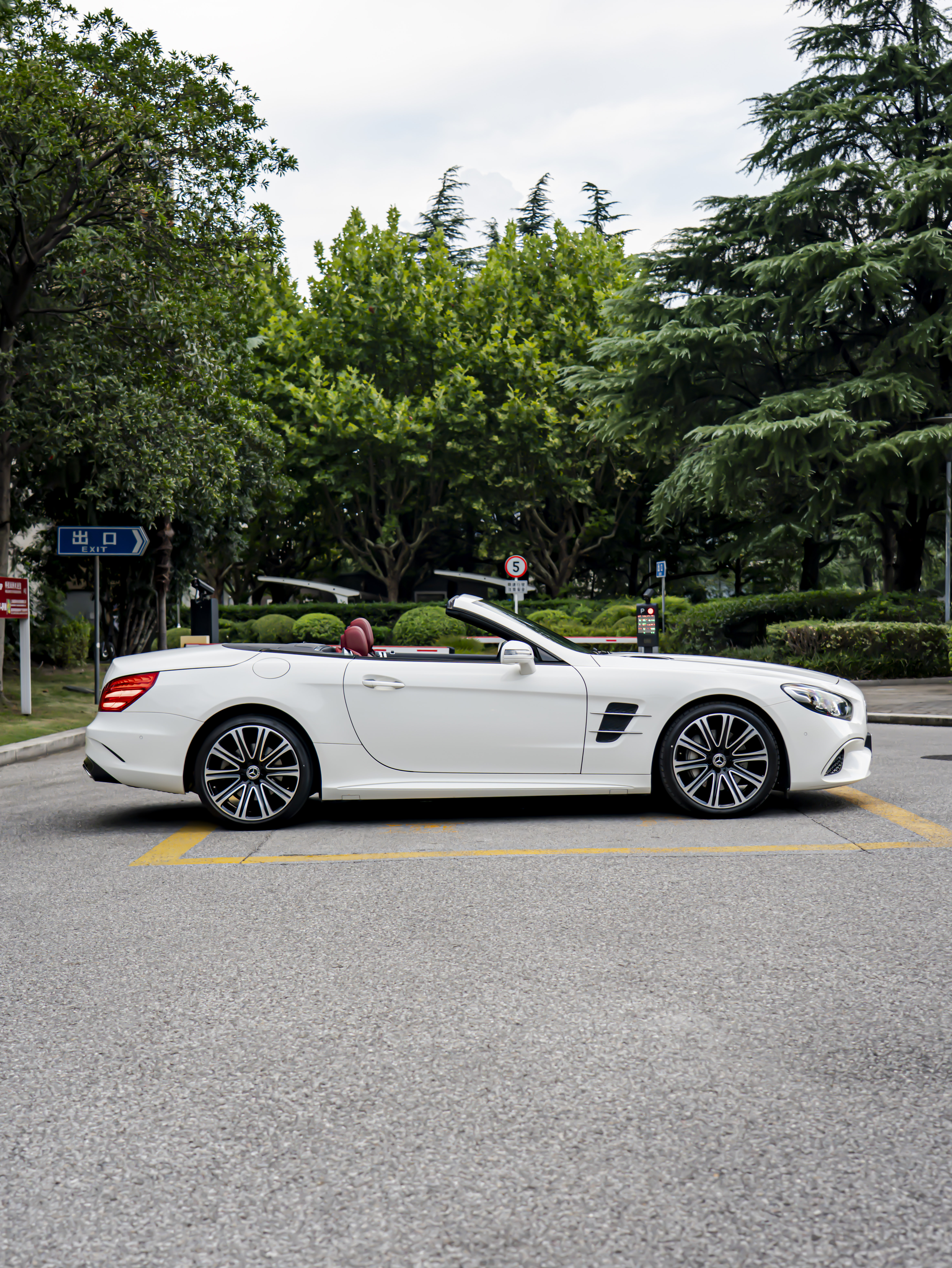 Mercedes-Benz SL Class 2017 car image #7