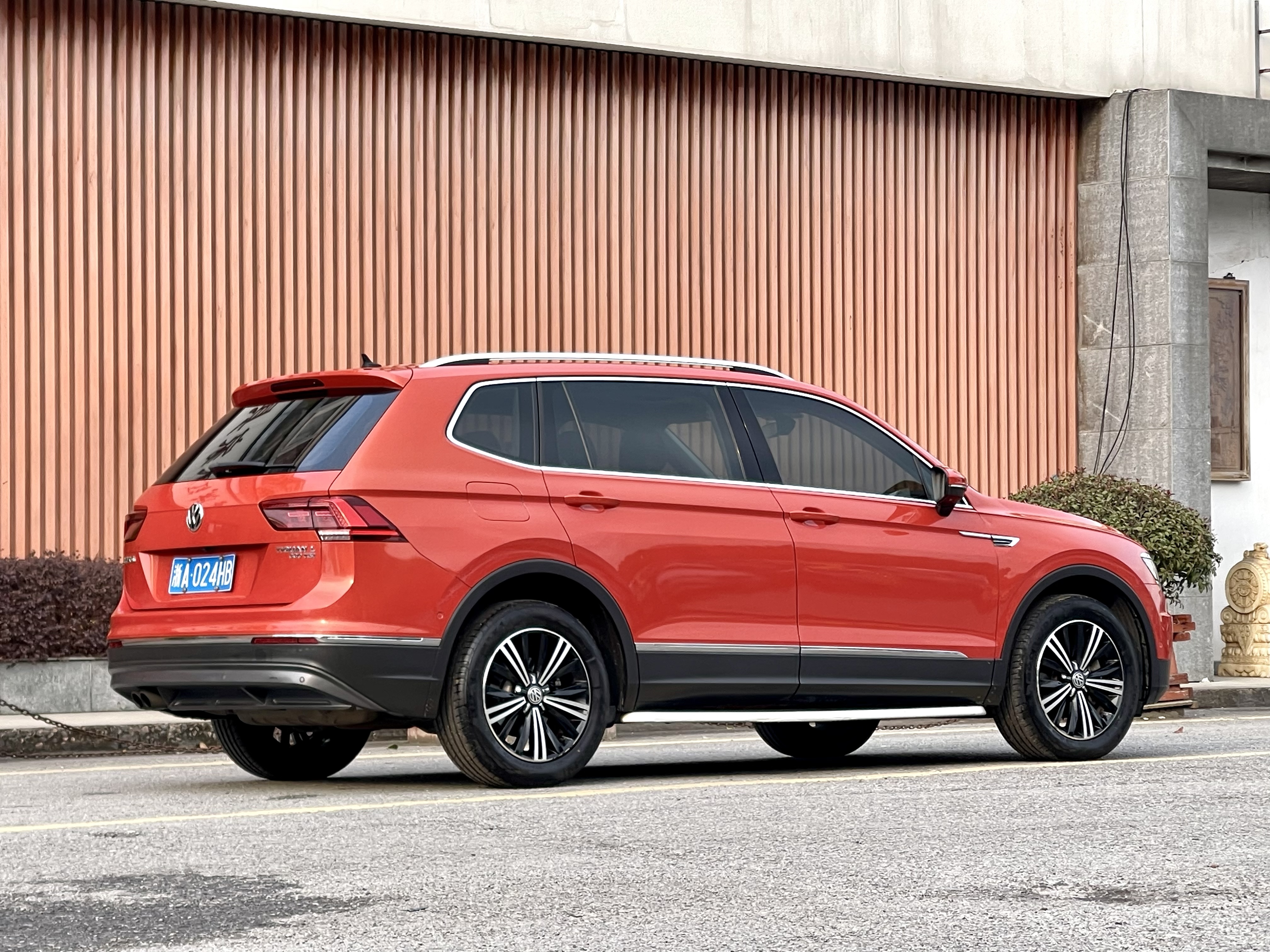 Volkswagen Tiguan L 2017 immagine di auto #7