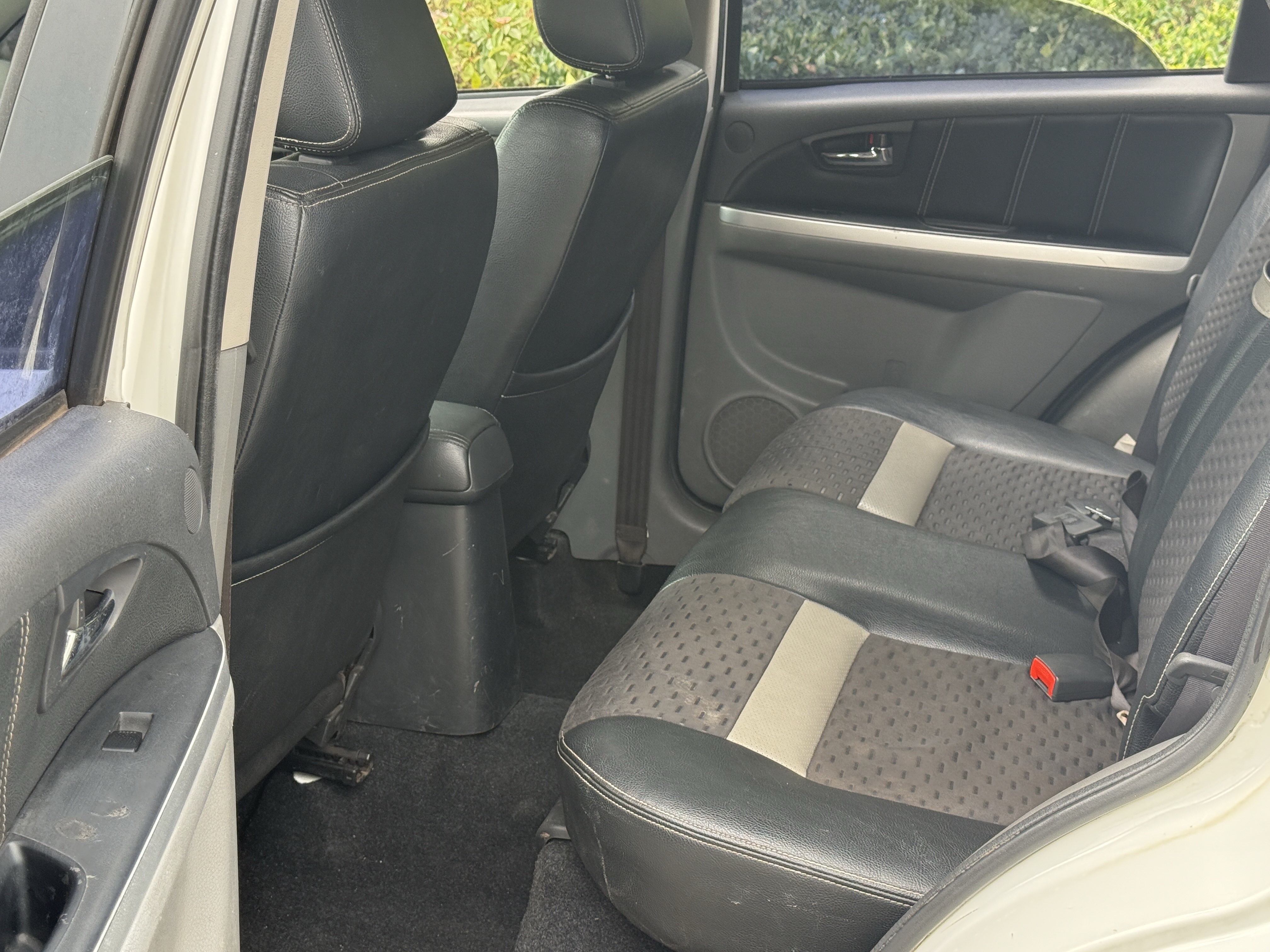 Suzuki SX4 Sedan 2011 imagen de coche #7