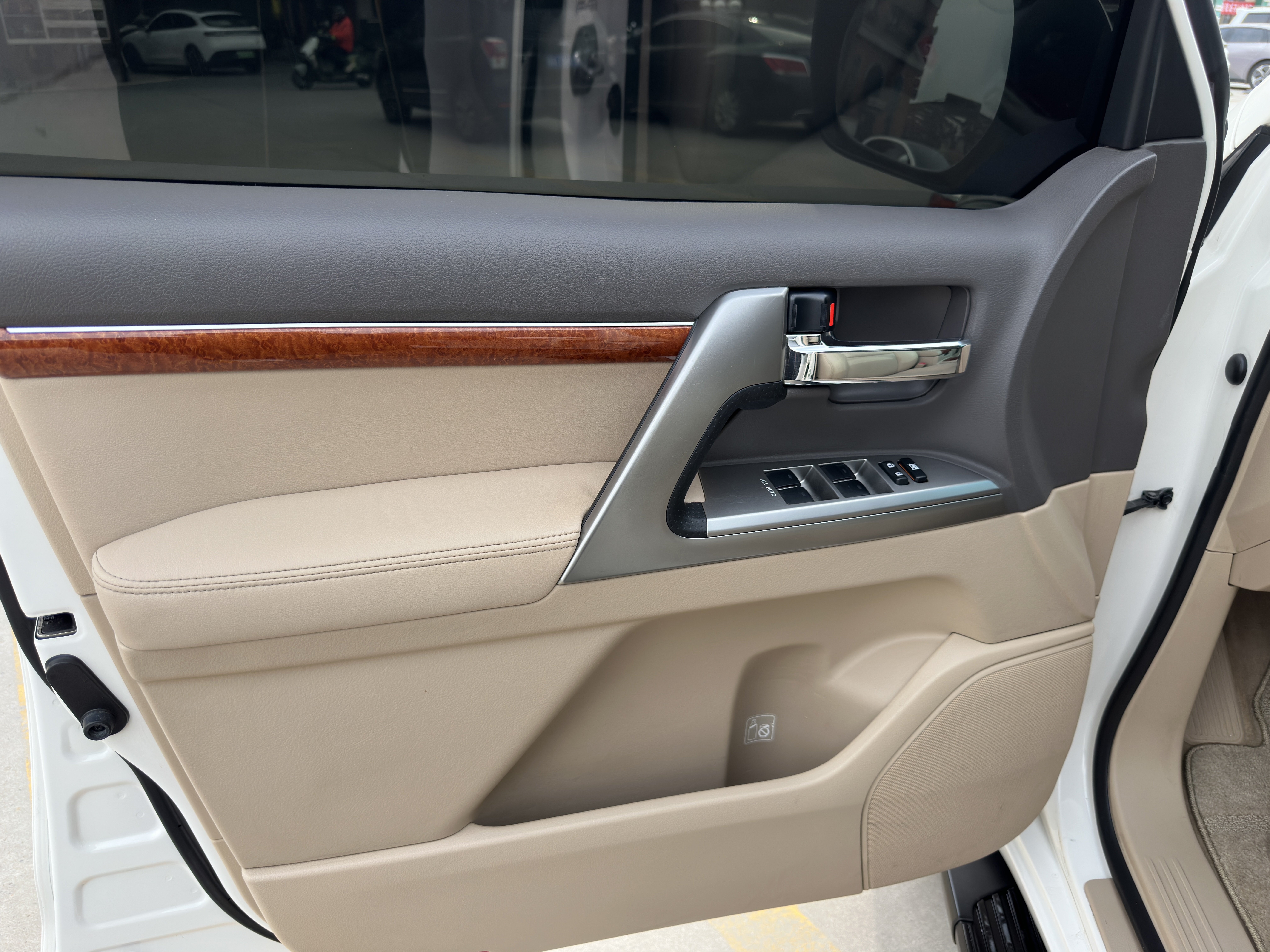 Toyota Land Cruiser 2013 car image #7