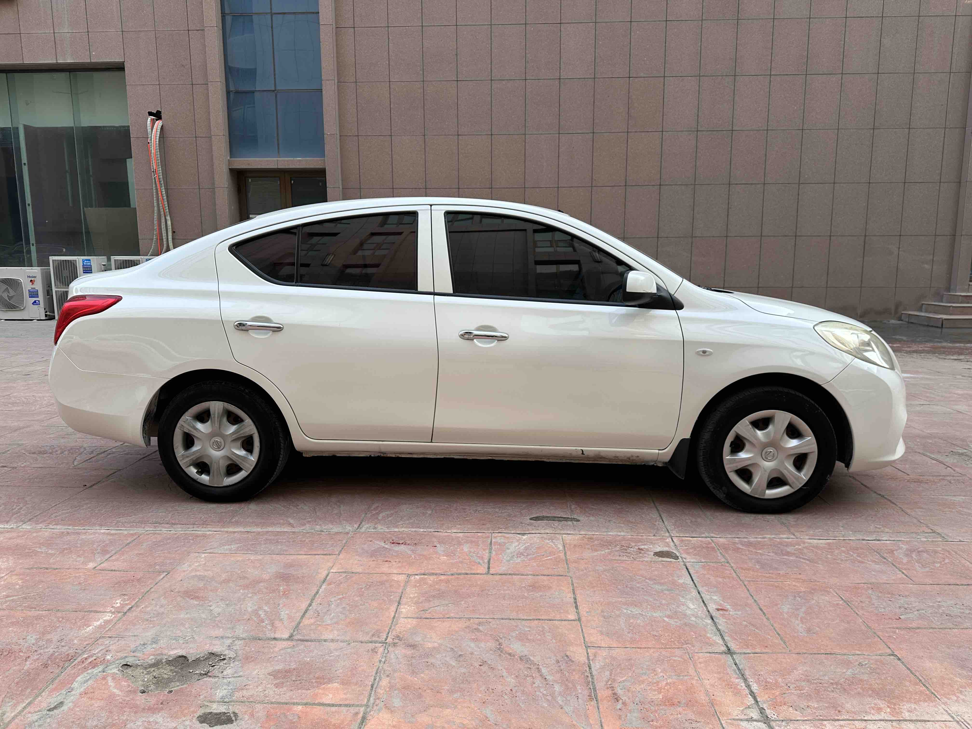 Nissan Sunny 2013 #7 Nissan Sunny 2013 car image #7