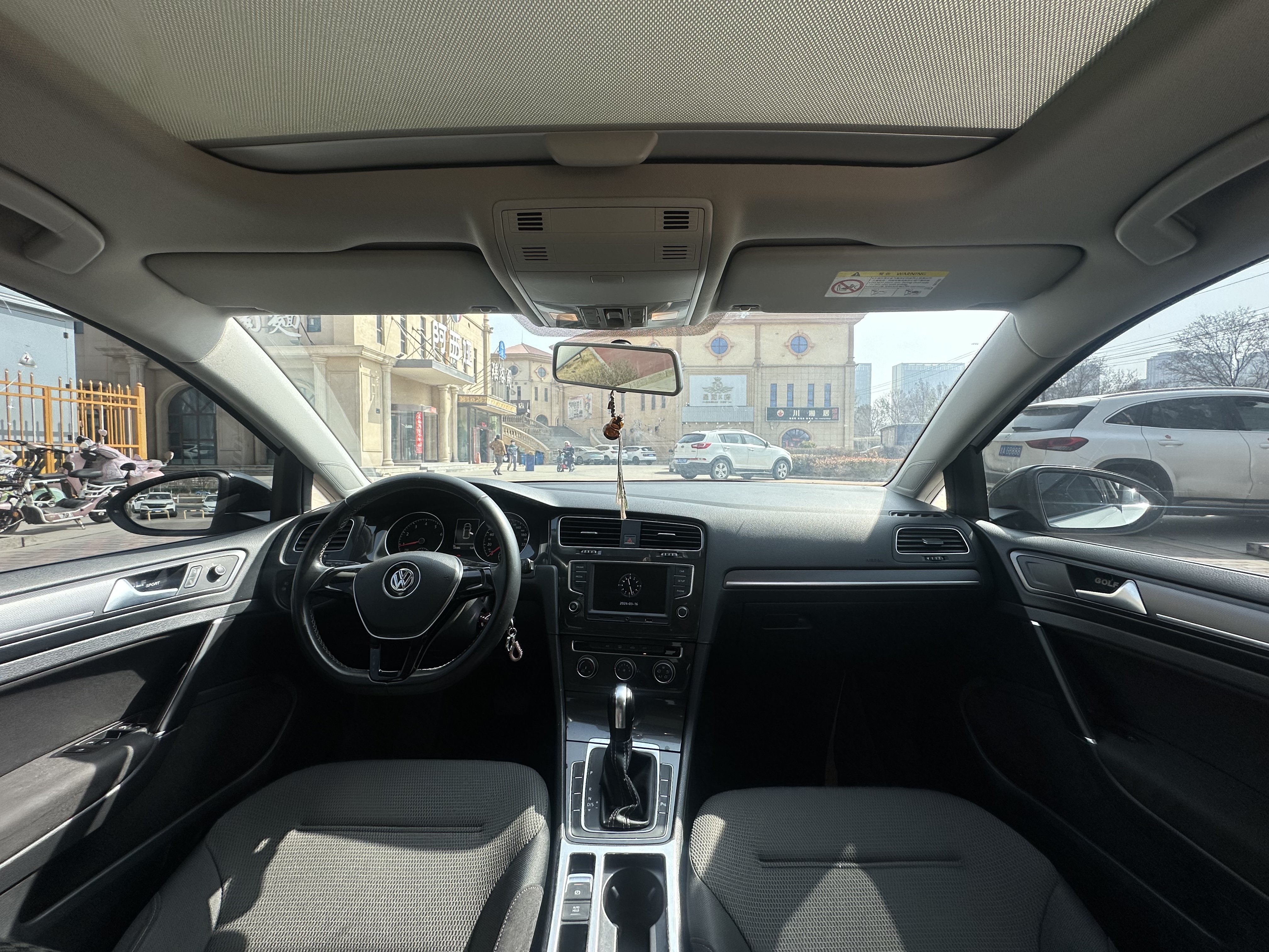 Volkswagen Golf 2017 car image #7