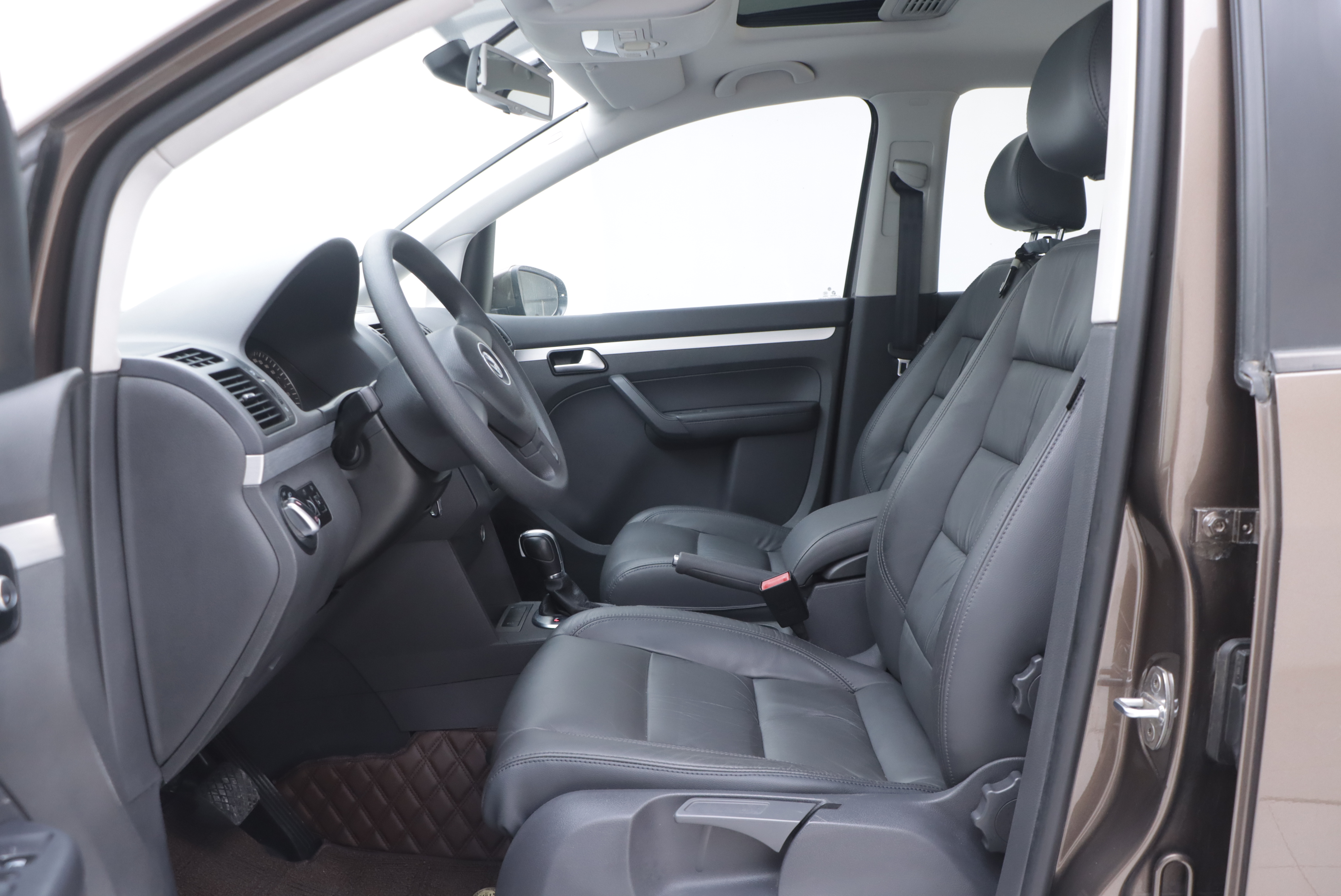 Volkswagen Touran 2013 car image #7