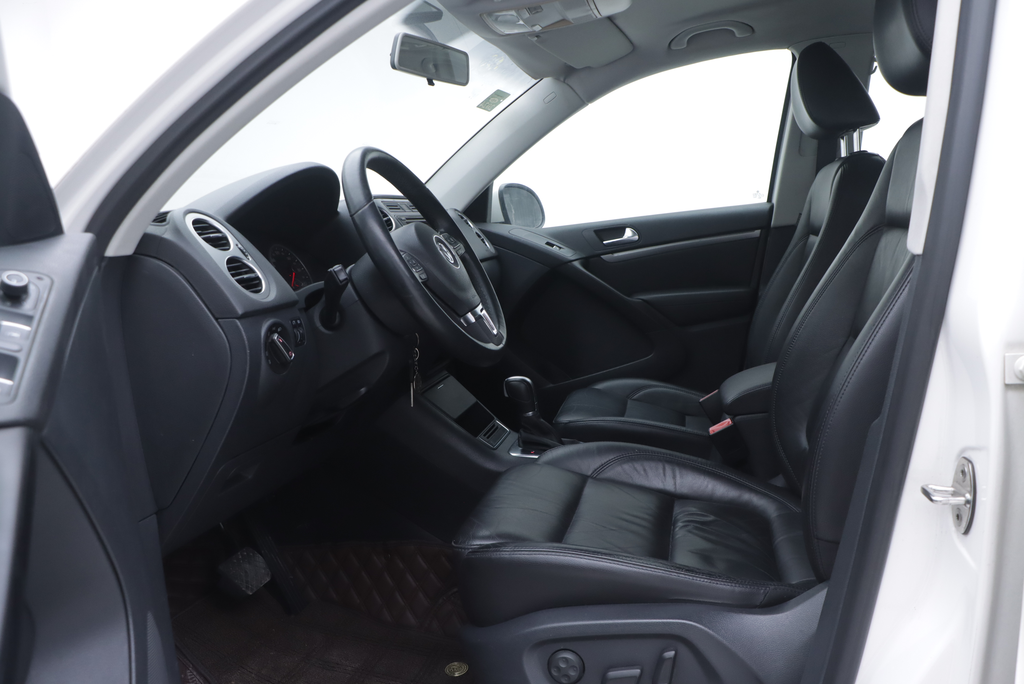 Volkswagen Tiguan 2014 car image #7