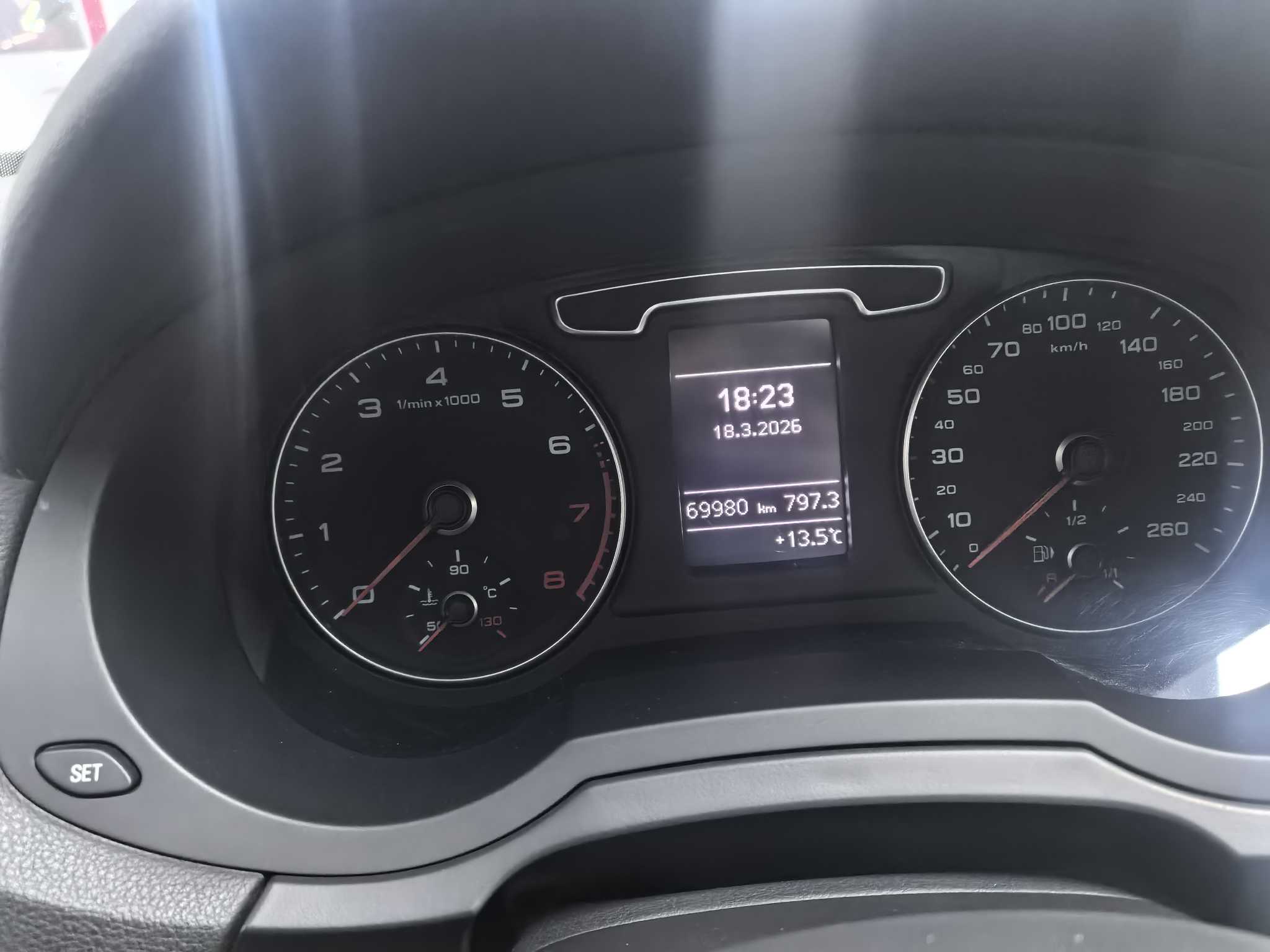Audi Q3 2015 car image #7