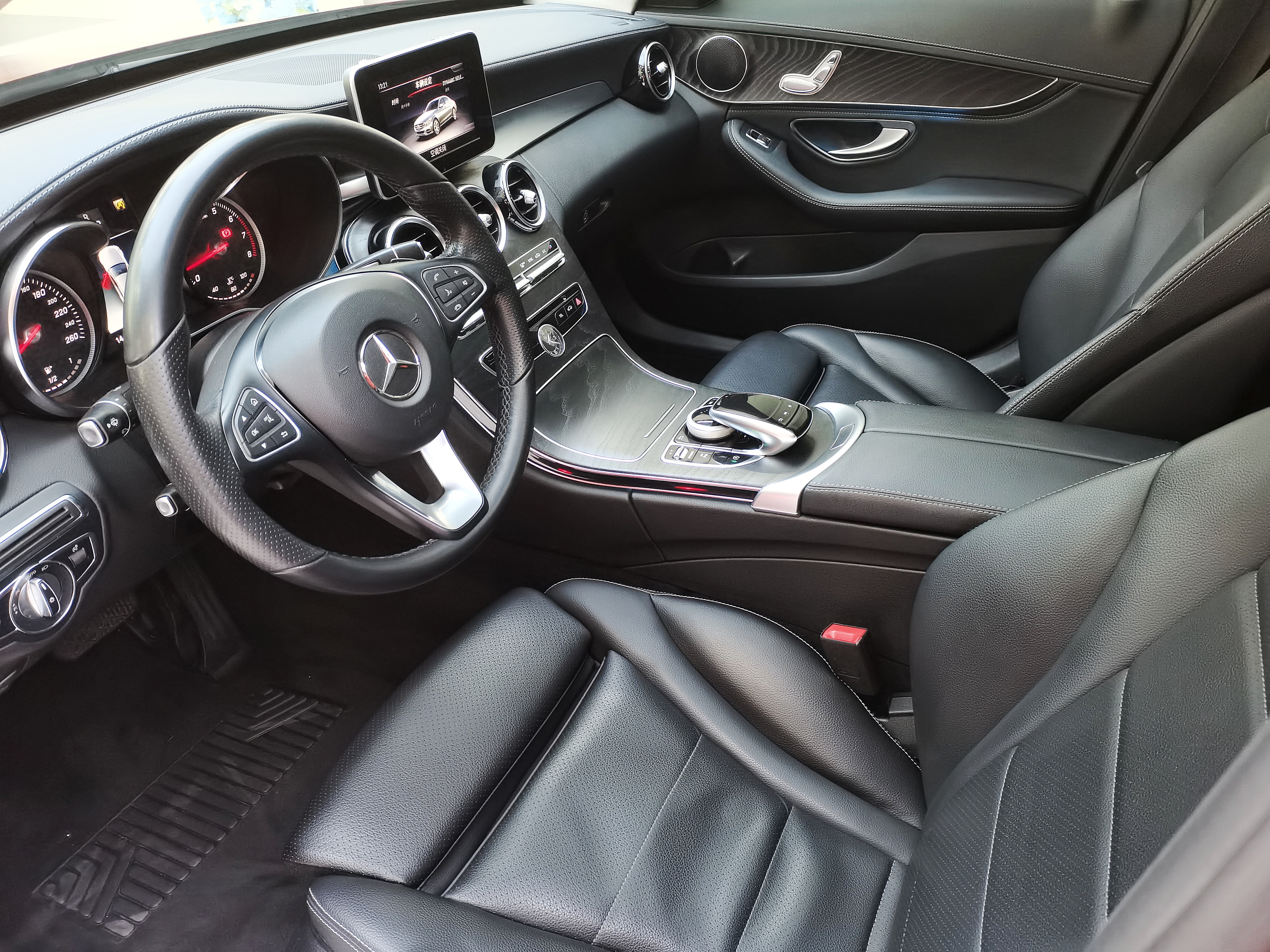 Mercedes-Benz C Class 2018 car image #7