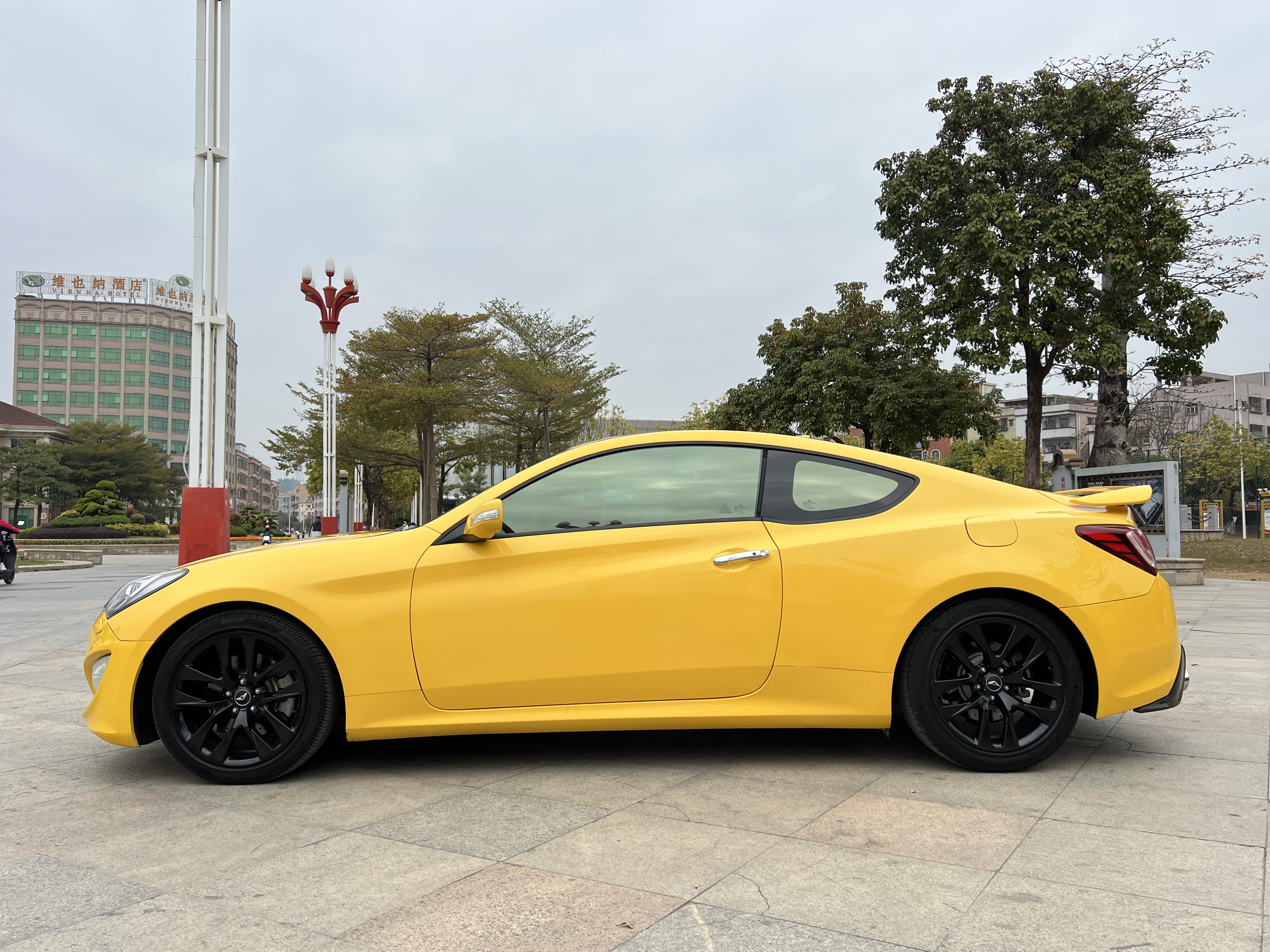 Hyundai Rohens-Coupe 2013 #7 Hyundai Rohens-Coupe 2013 car image #7