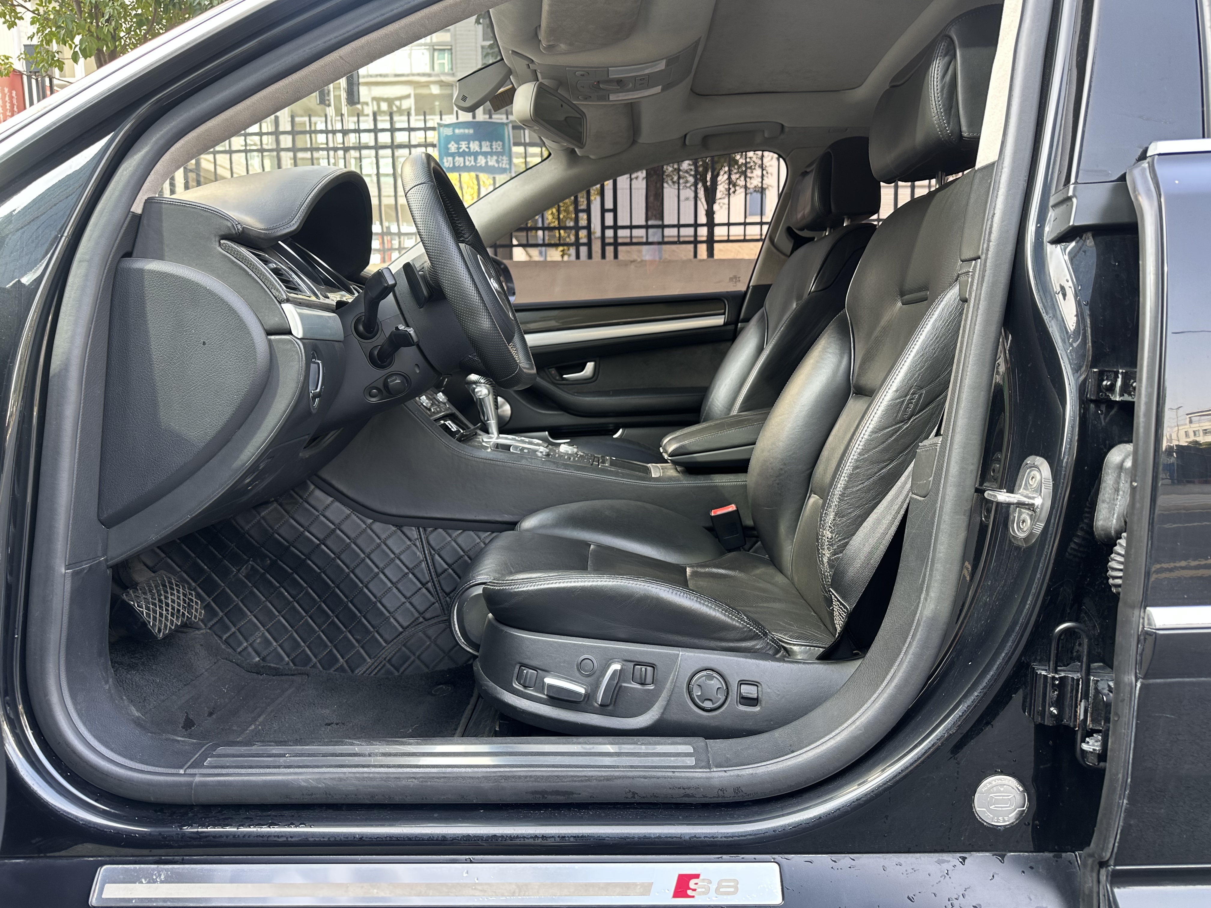 Audi S8 2008 car image #7