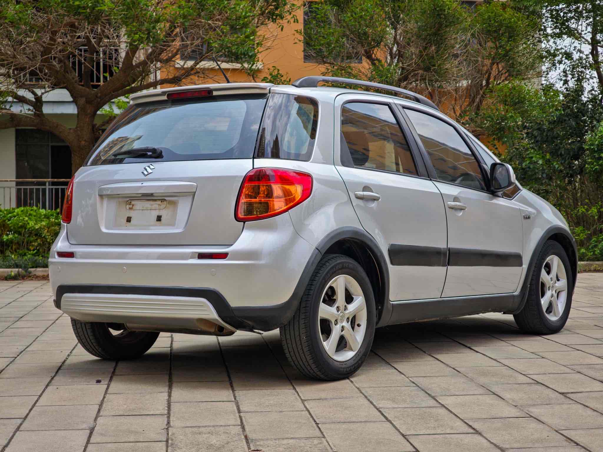 Suzuki SX4 Sedan 2010 imagem de carro #7