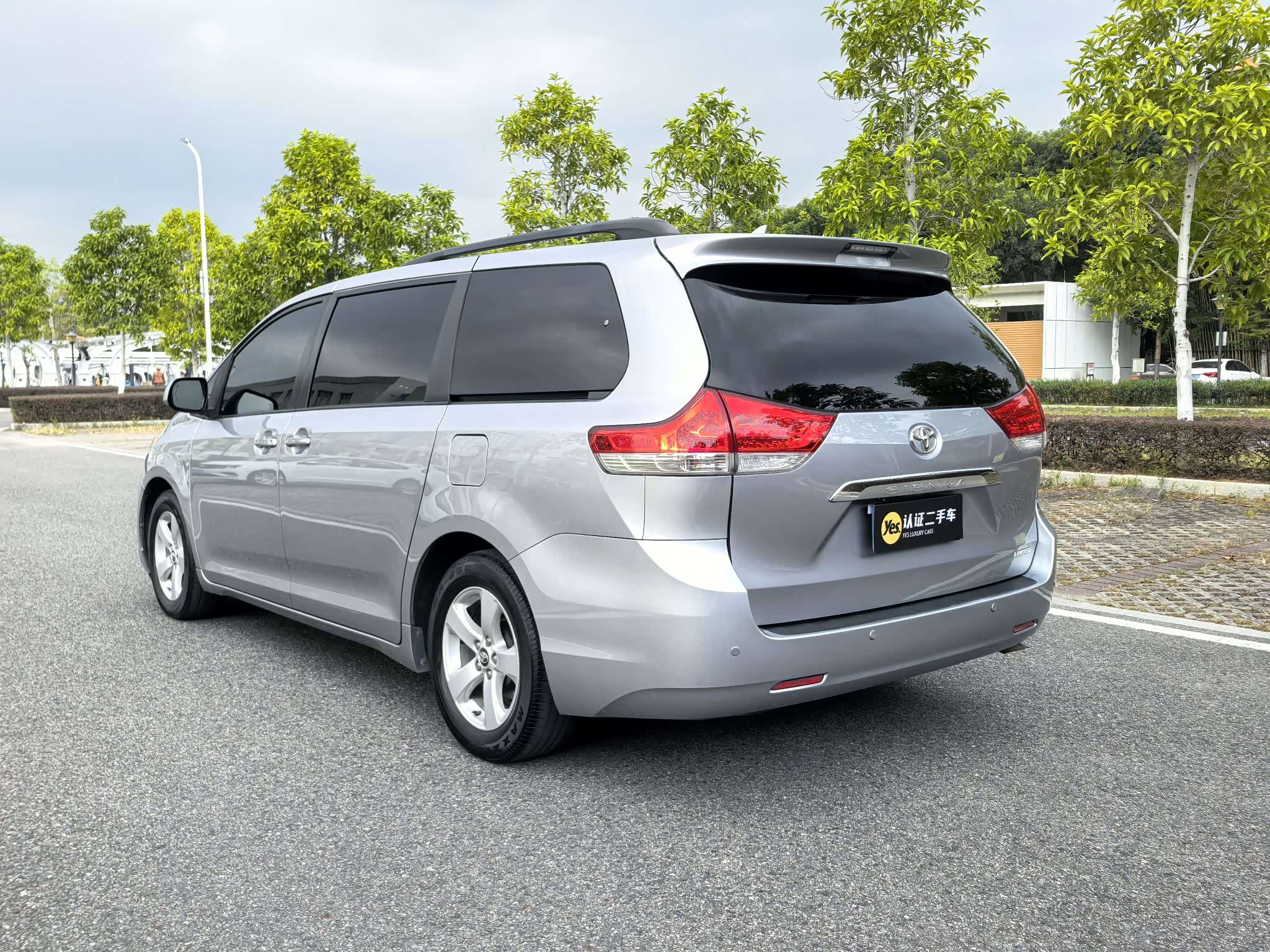 Toyota SIENNA 2011 car image #7