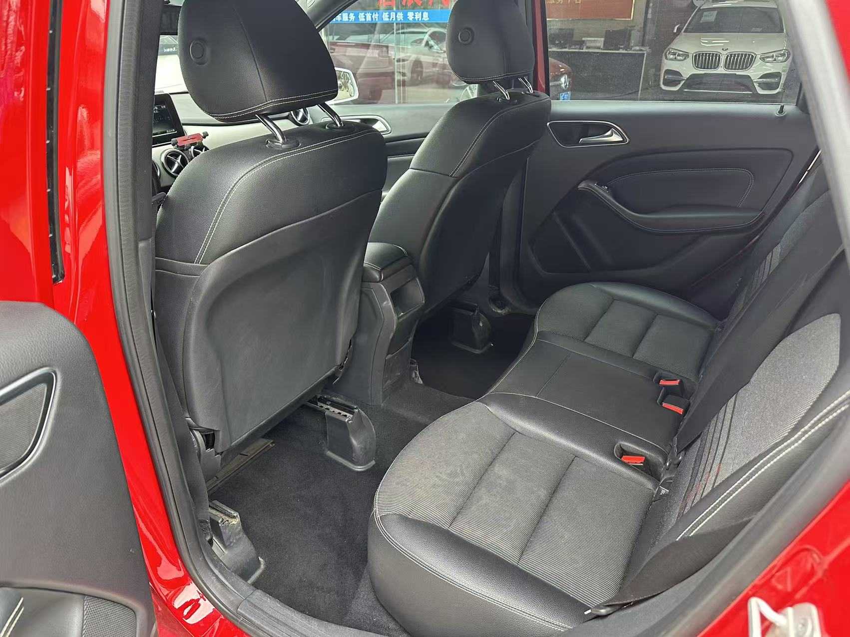 Mercedes-Benz B Class 2016 car image #7