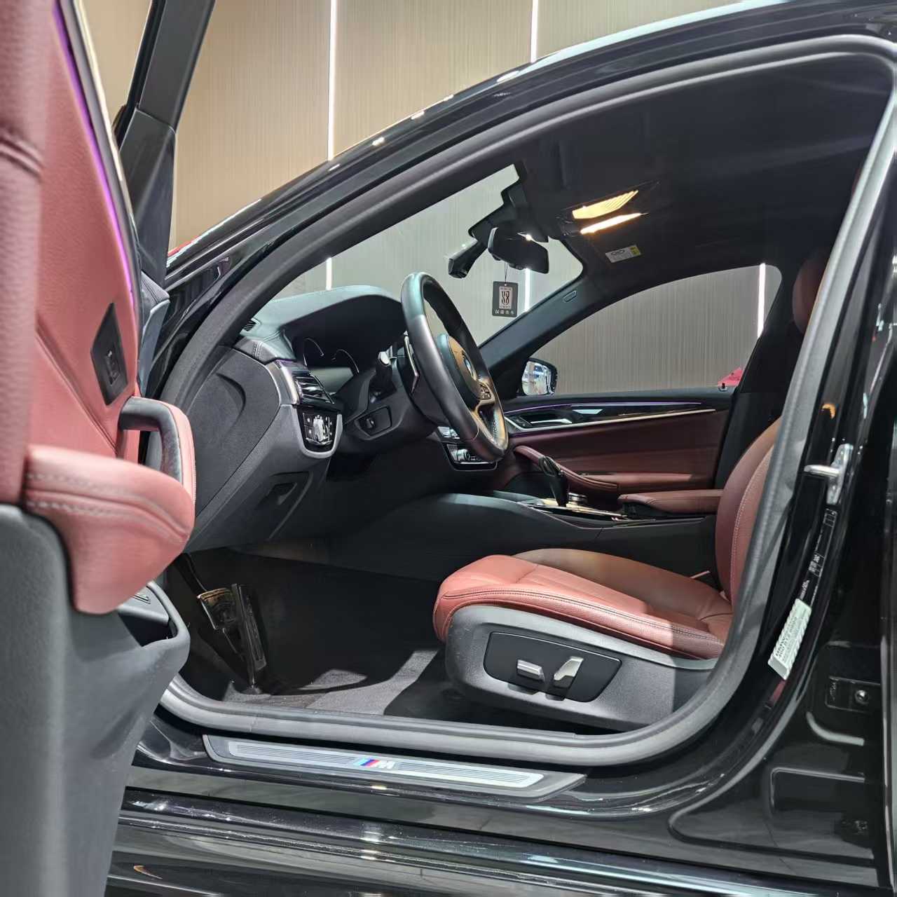 BMW 5 Series 2018 immagine di auto #7