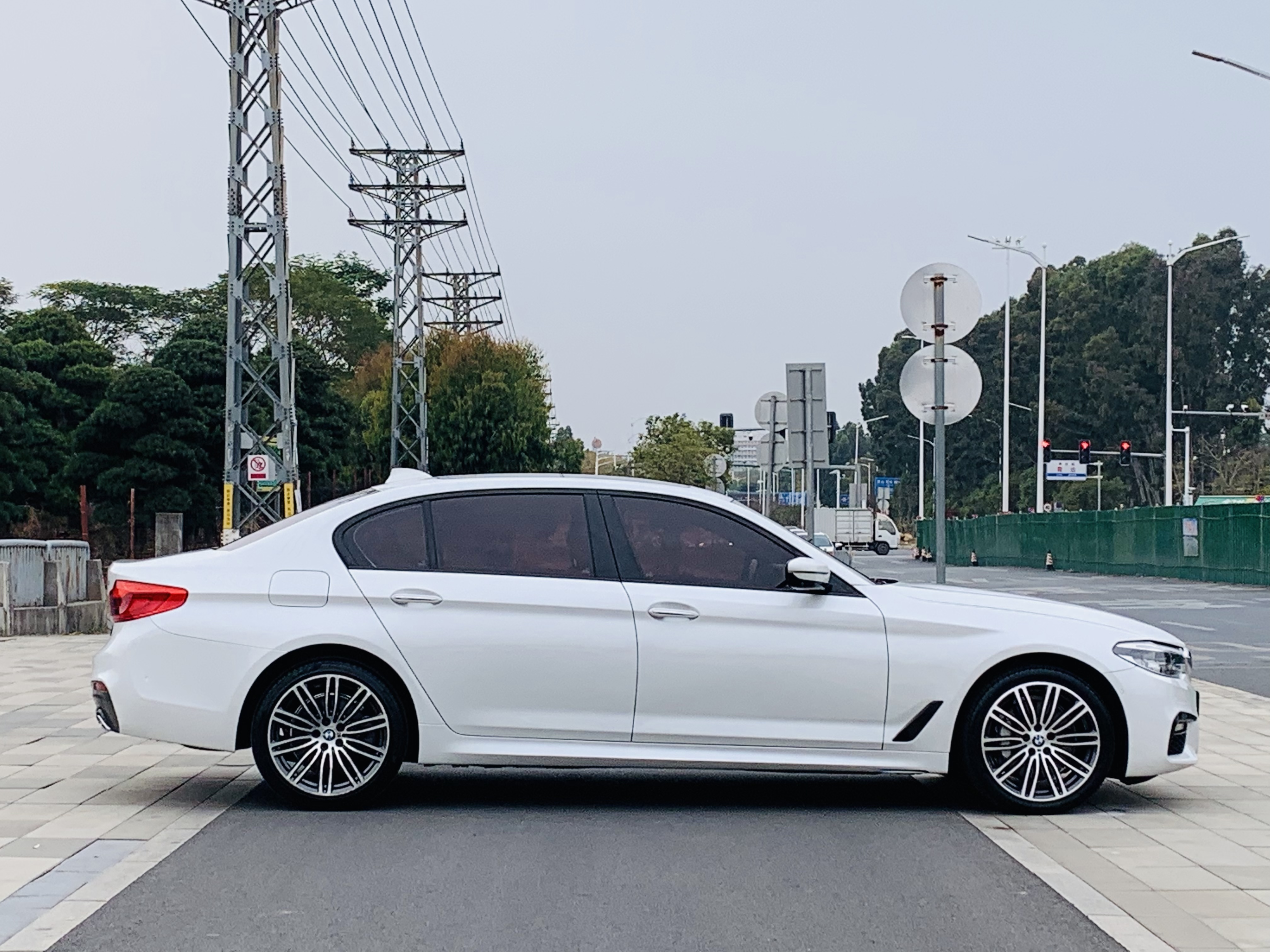 BMW 5 Series 2018 #7 BMW 5 Series 2018 car image #7