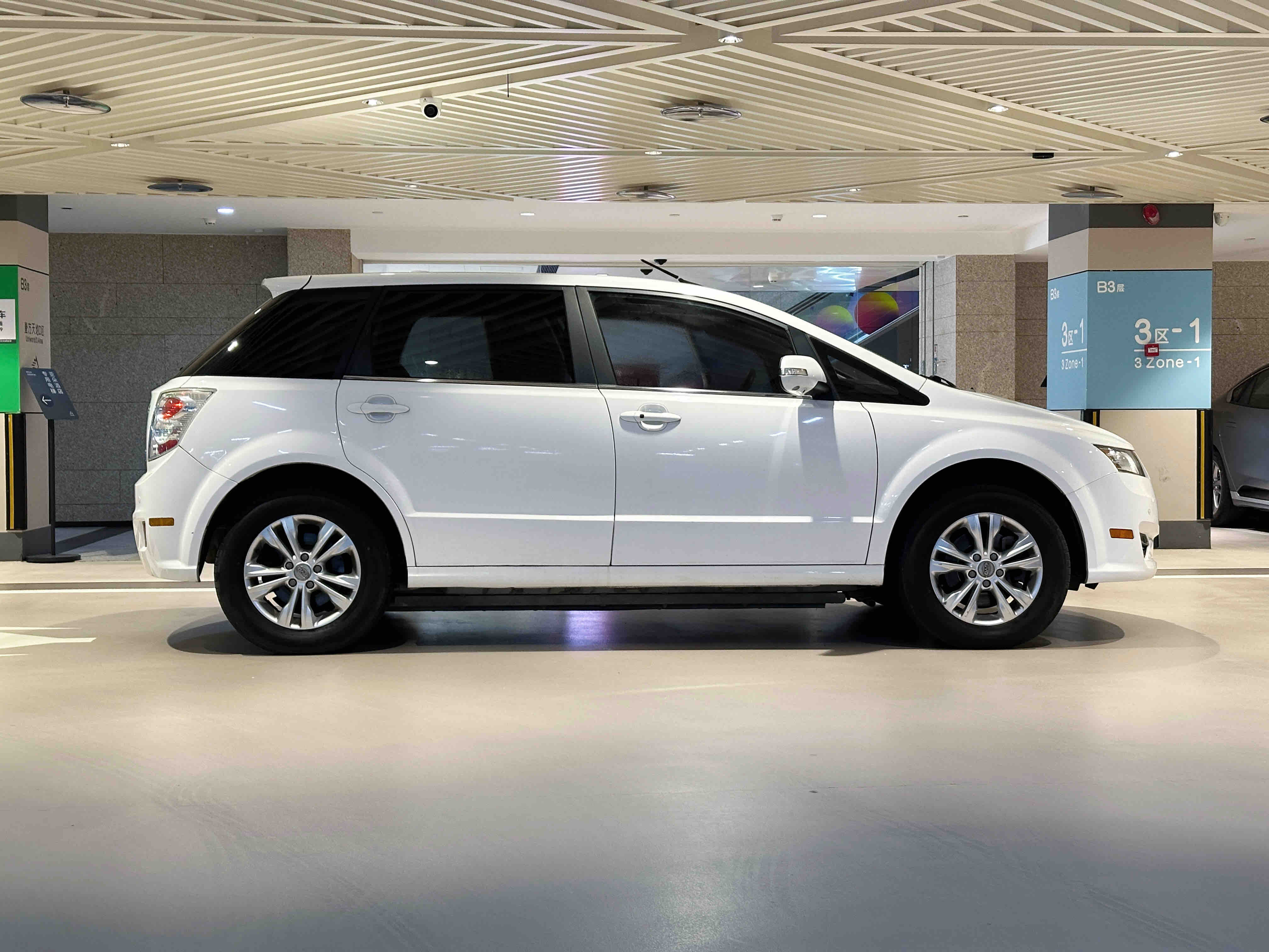 BYD e6 2017 #7 BYD e6 2017 car image #7