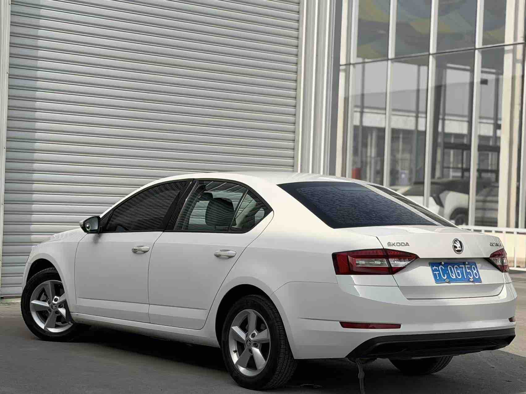 Skoda Octavia 2019 car image #7