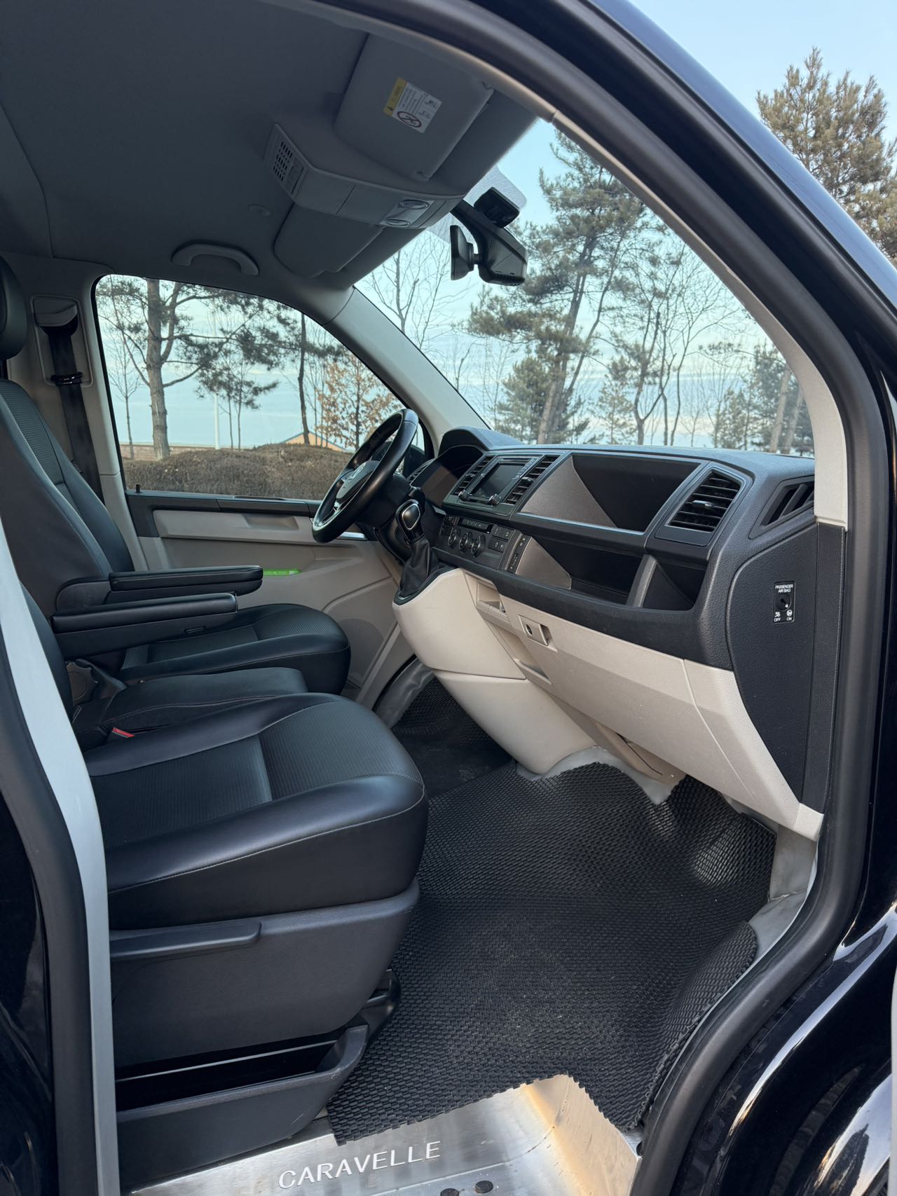 Volkswagen Caravelle 2018 car image #7