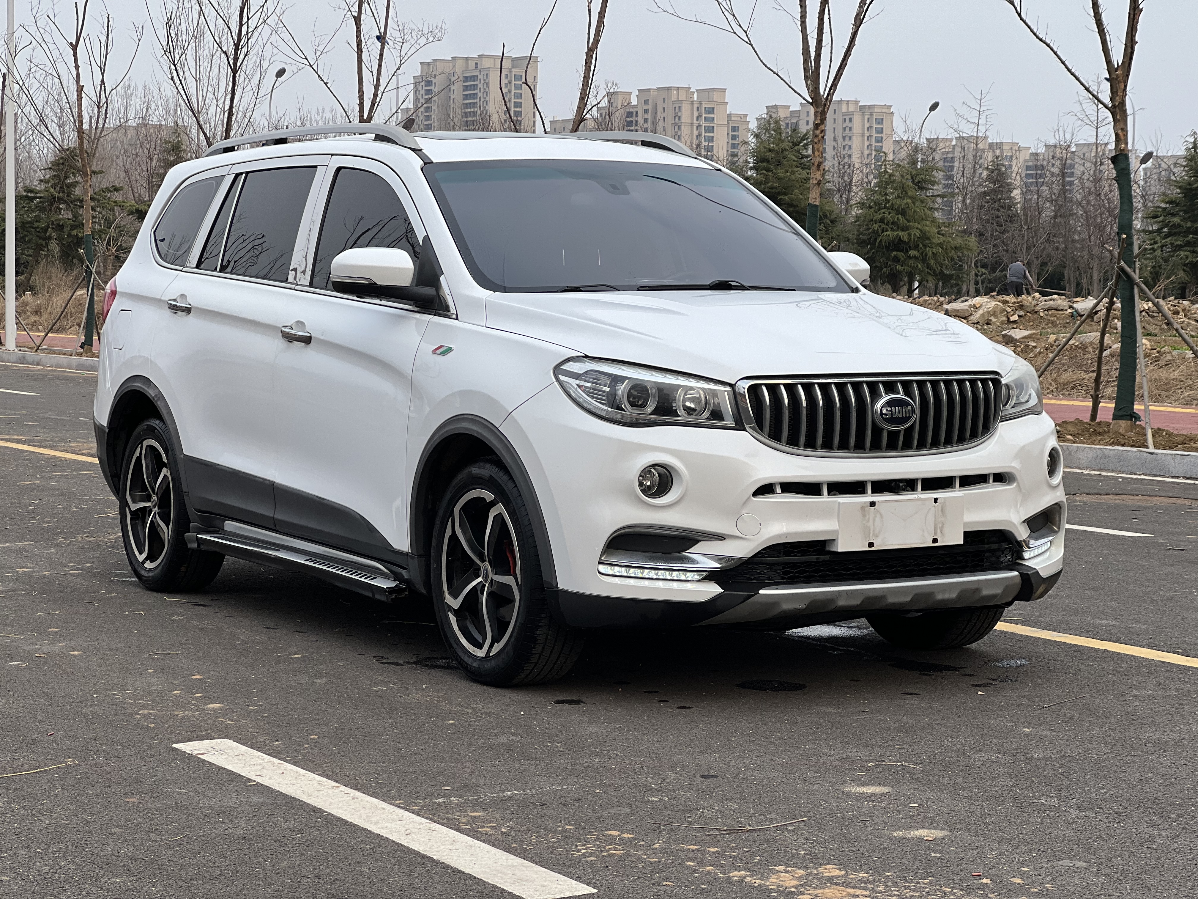 SWM X7 2017 car image #7