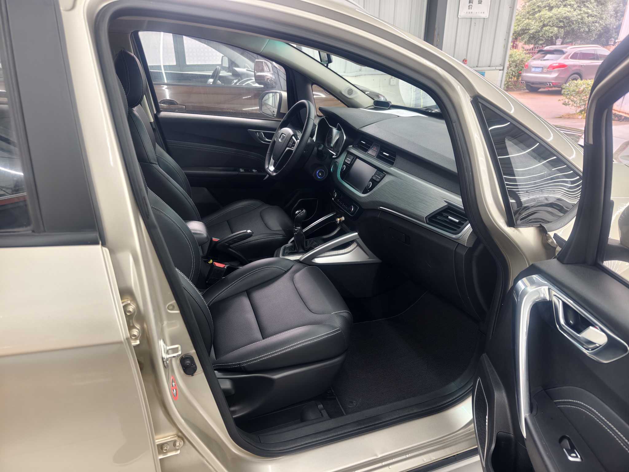 Vision X3 2018 car image #7