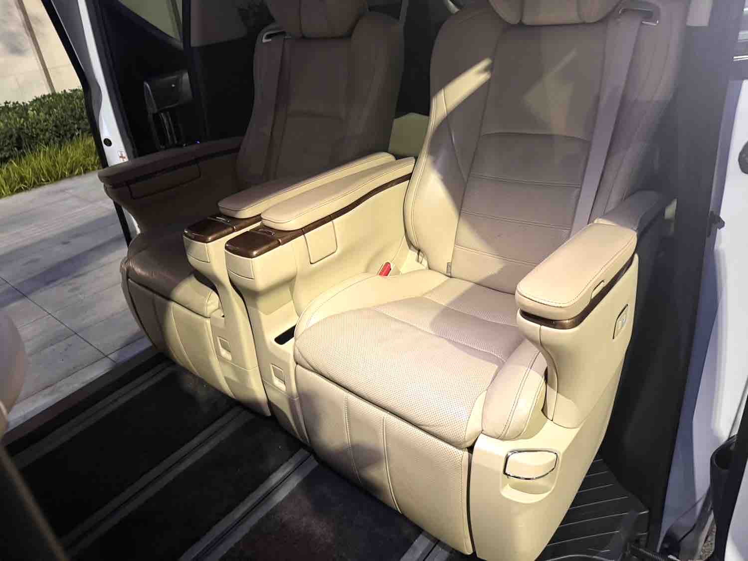 丰田 埃尔法 2018 汽车图片 #7