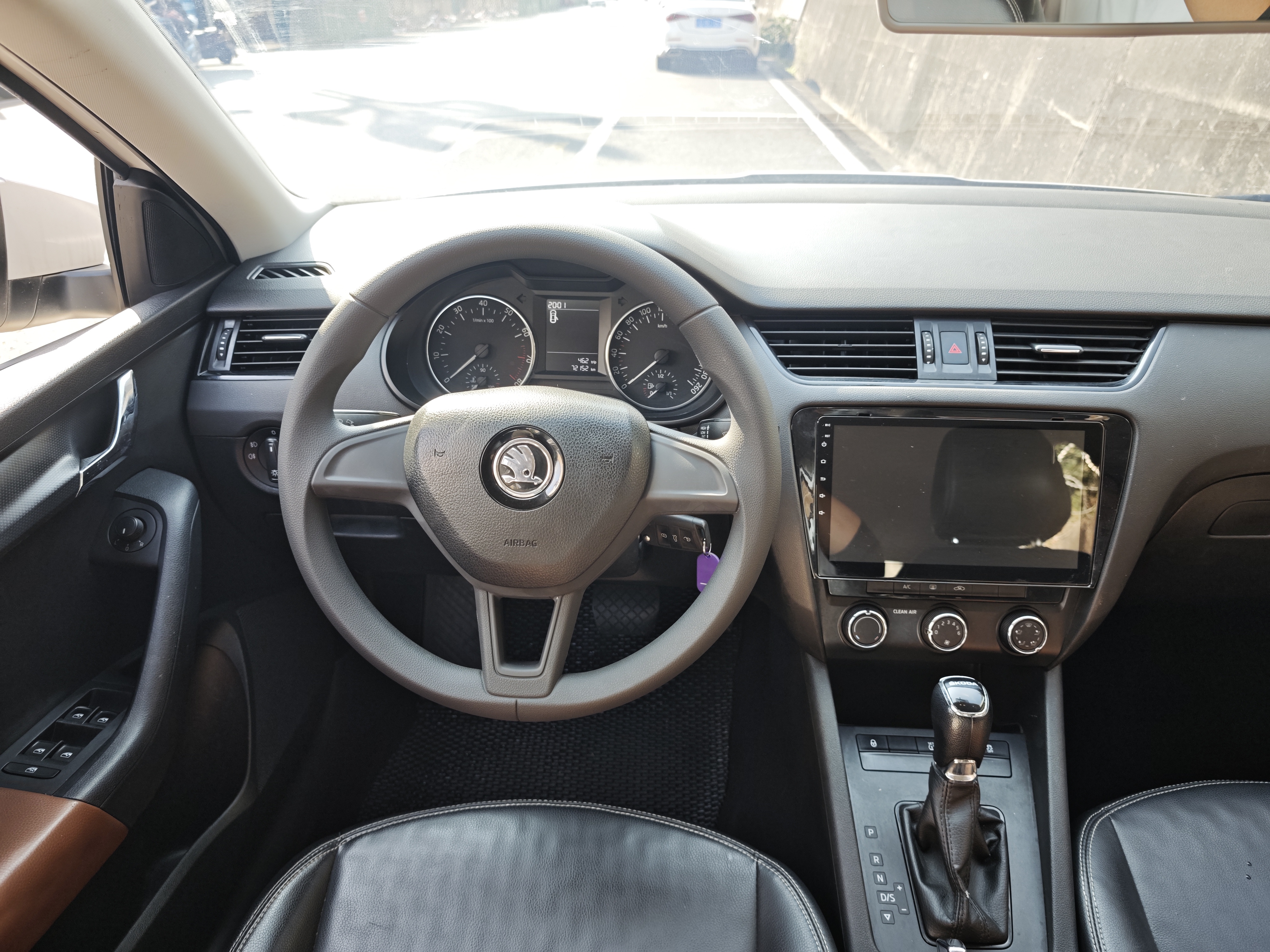Skoda Octavia 2018 car image #7