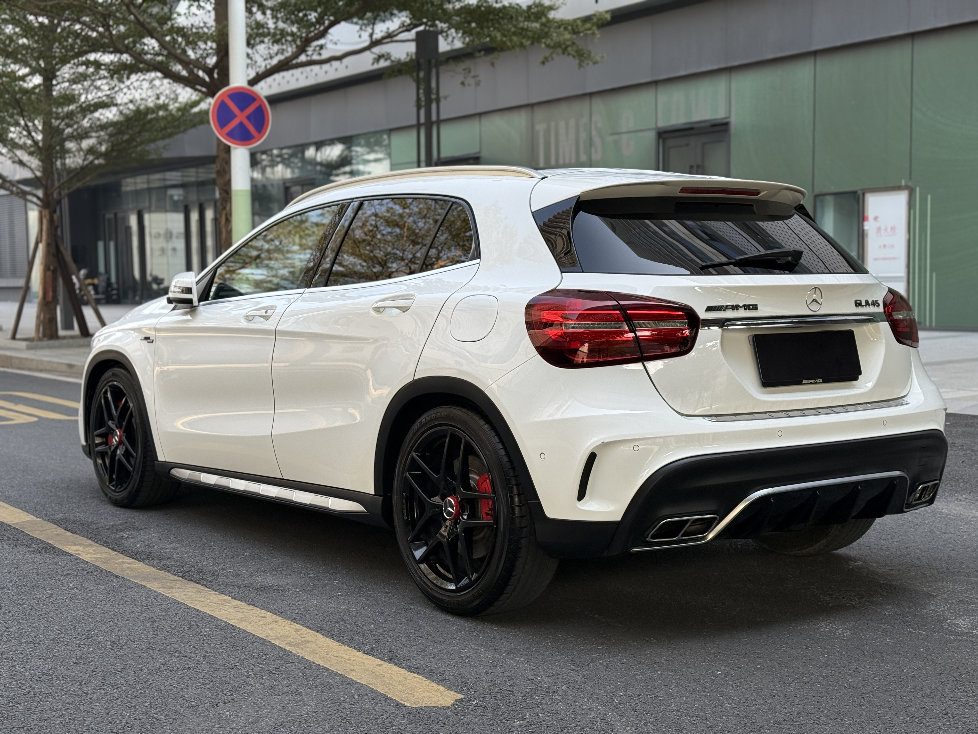 Mercedes-Benz GLA AMG 2019 immagine di auto #7