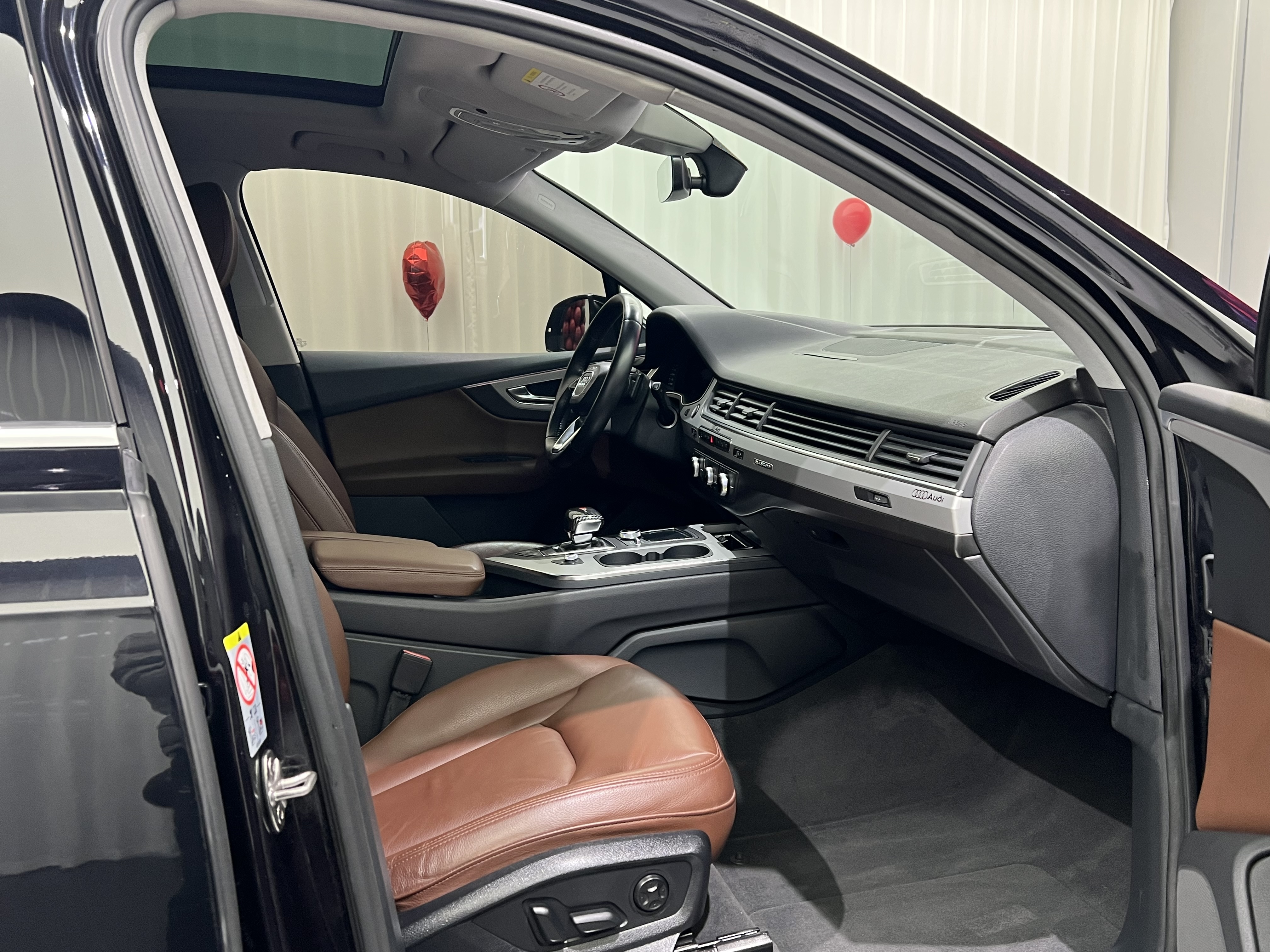 Audi Q7 2018 car image #7