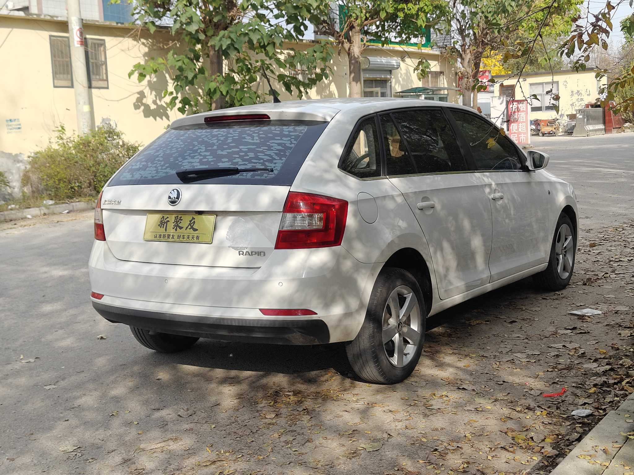 Skoda Rapid Spaceback 2018 car image #7