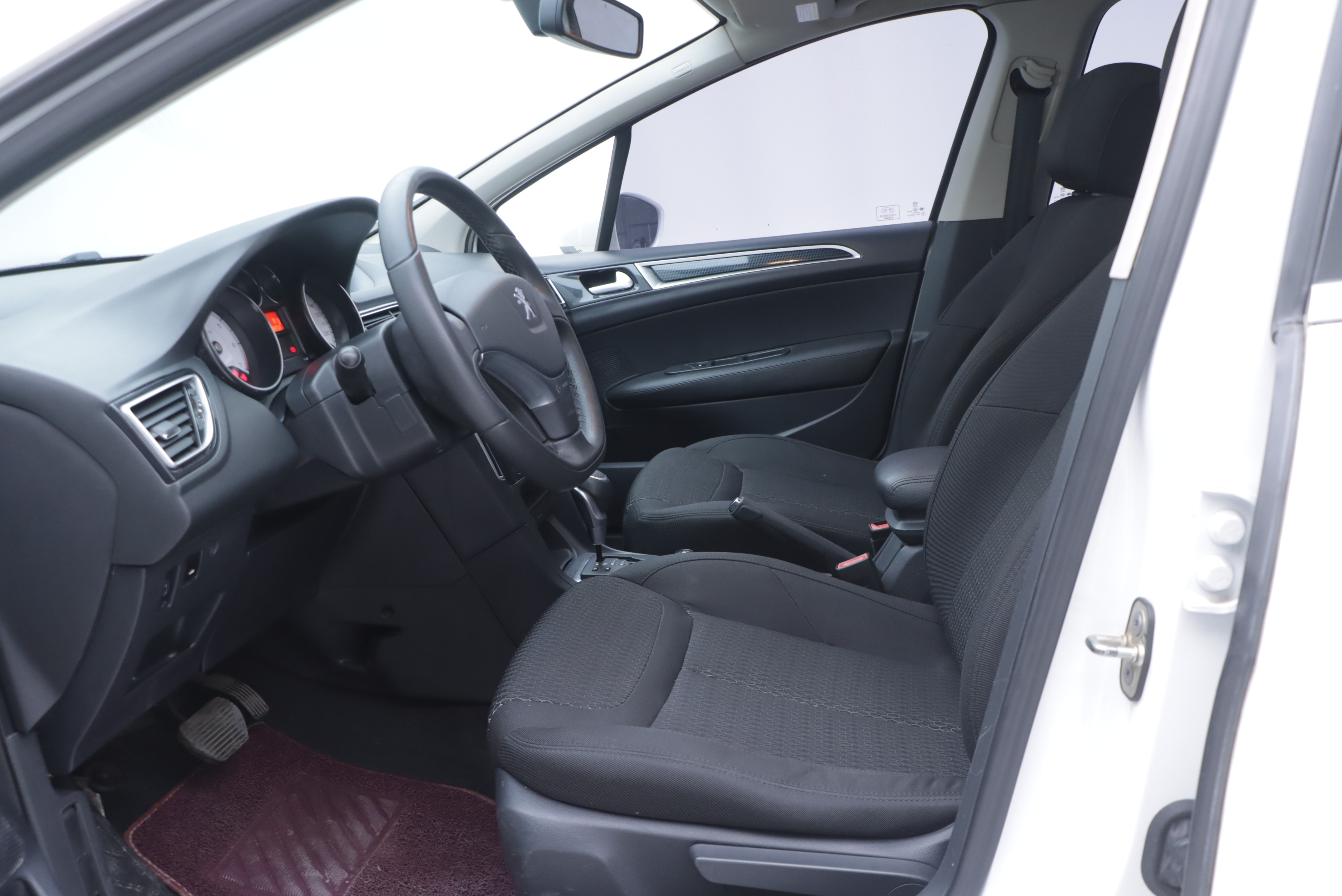 Peugeot 308 2015 car image #7