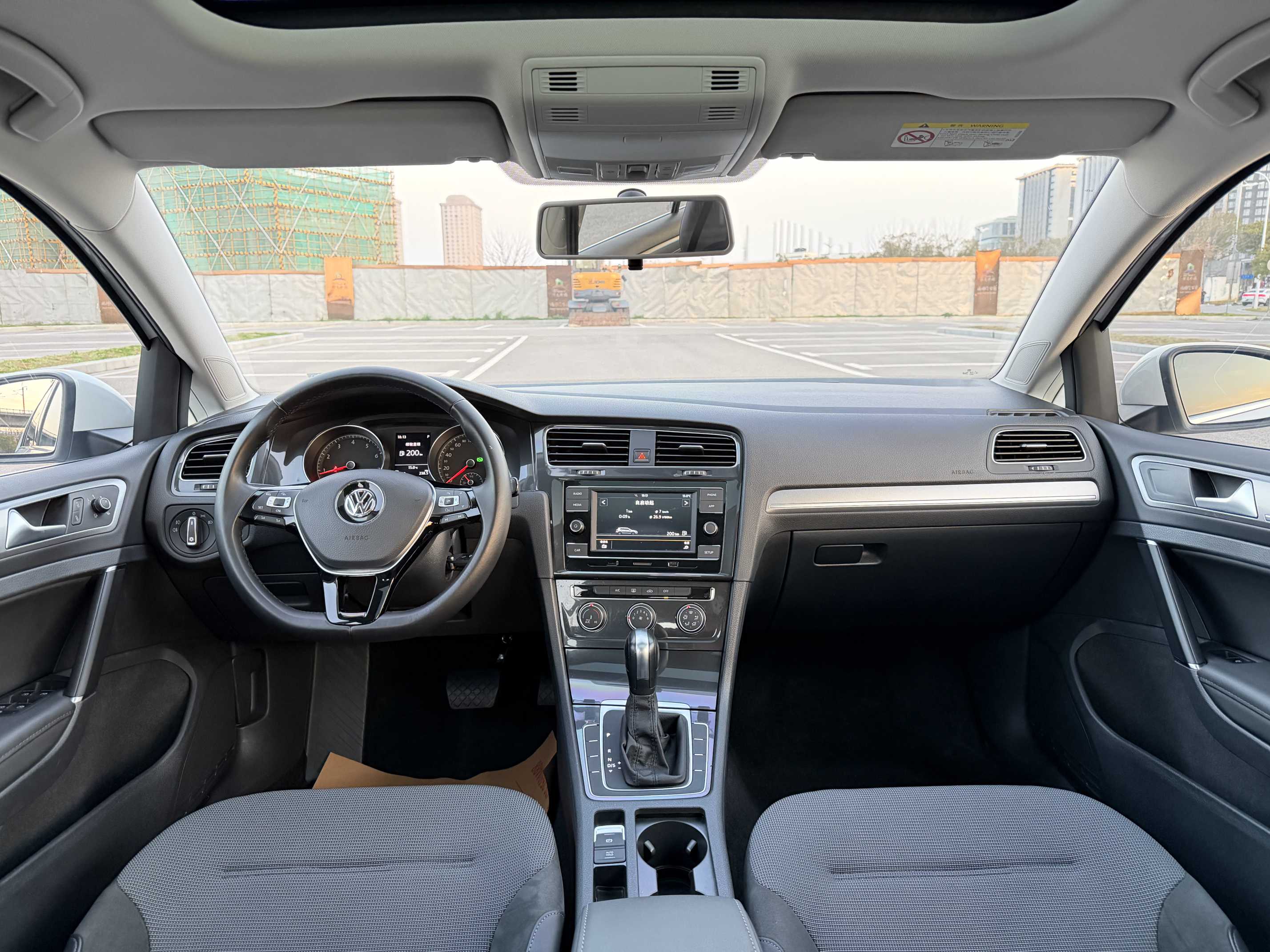 Volkswagen Golf 2018 car image #7