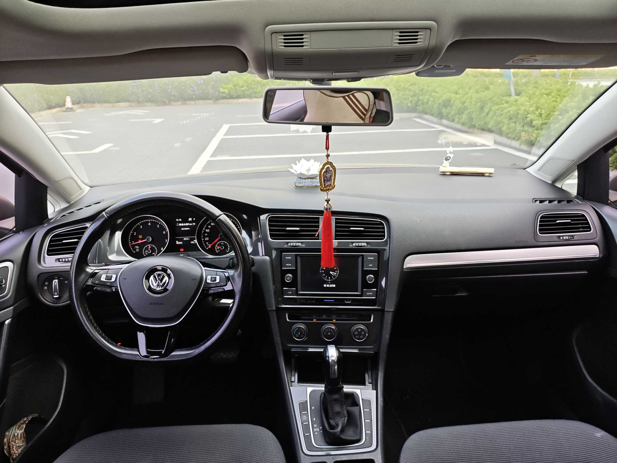 Volkswagen Golf 2018 car image #7