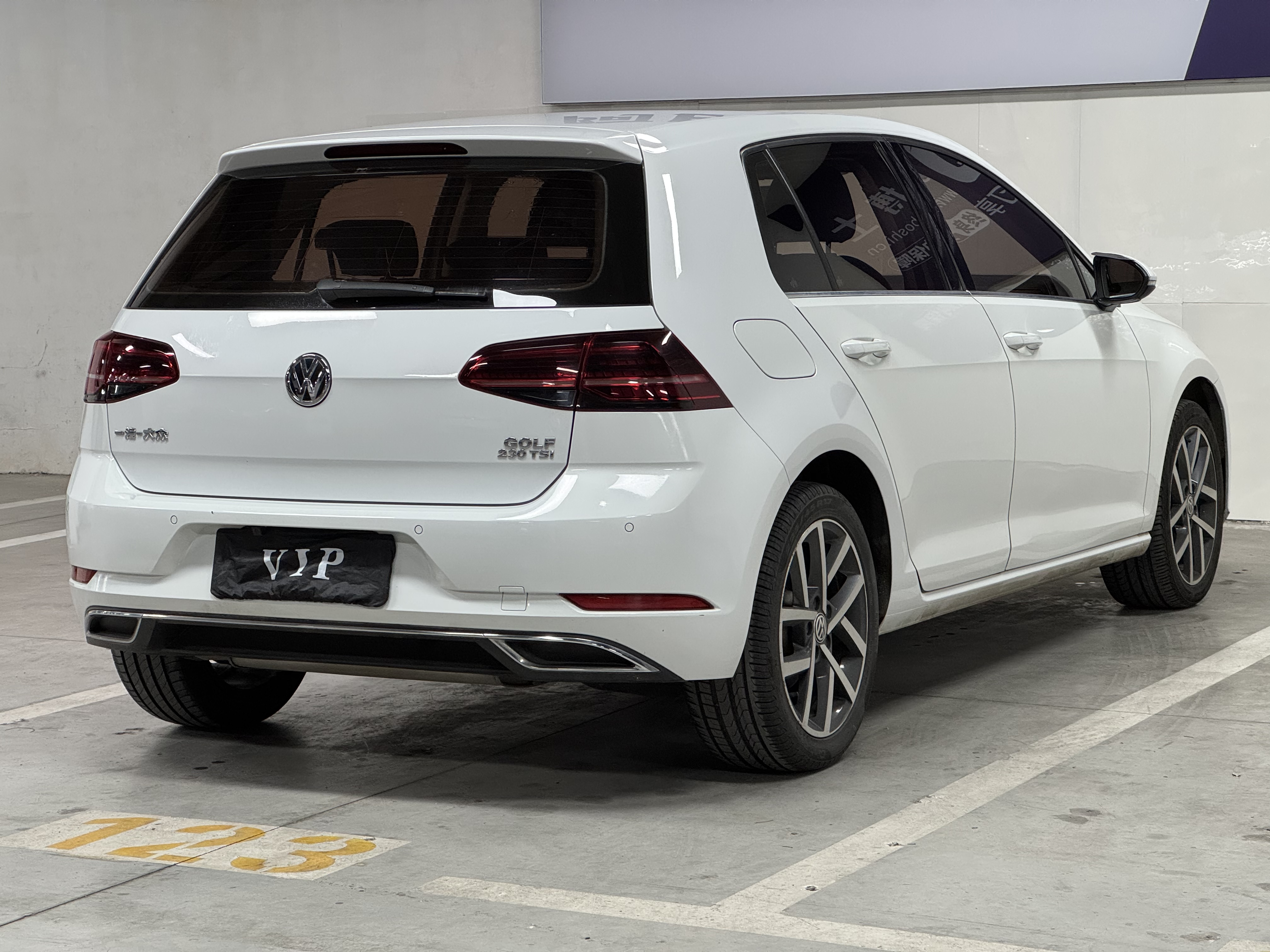 Volkswagen Golf 2018 car image #7