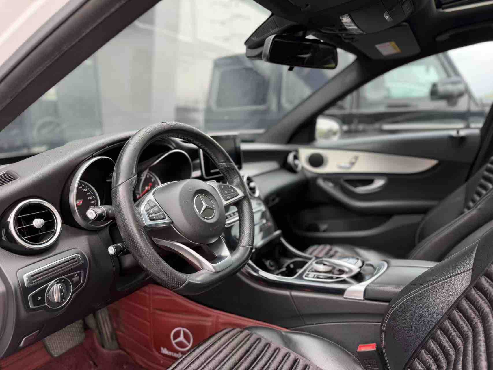 Mercedes-Benz C Class 2018 car image #7